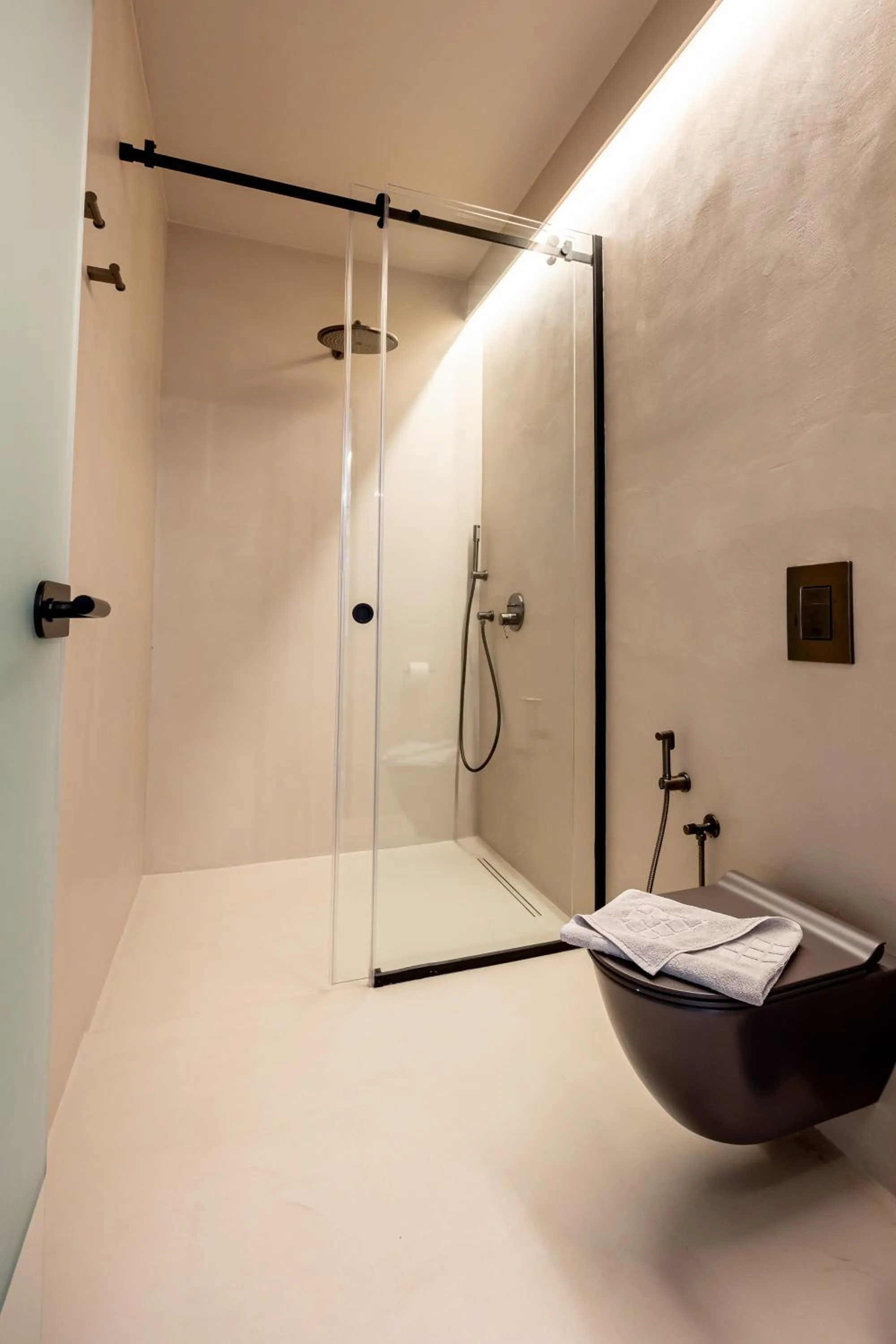 Shower in Caldera's Memories