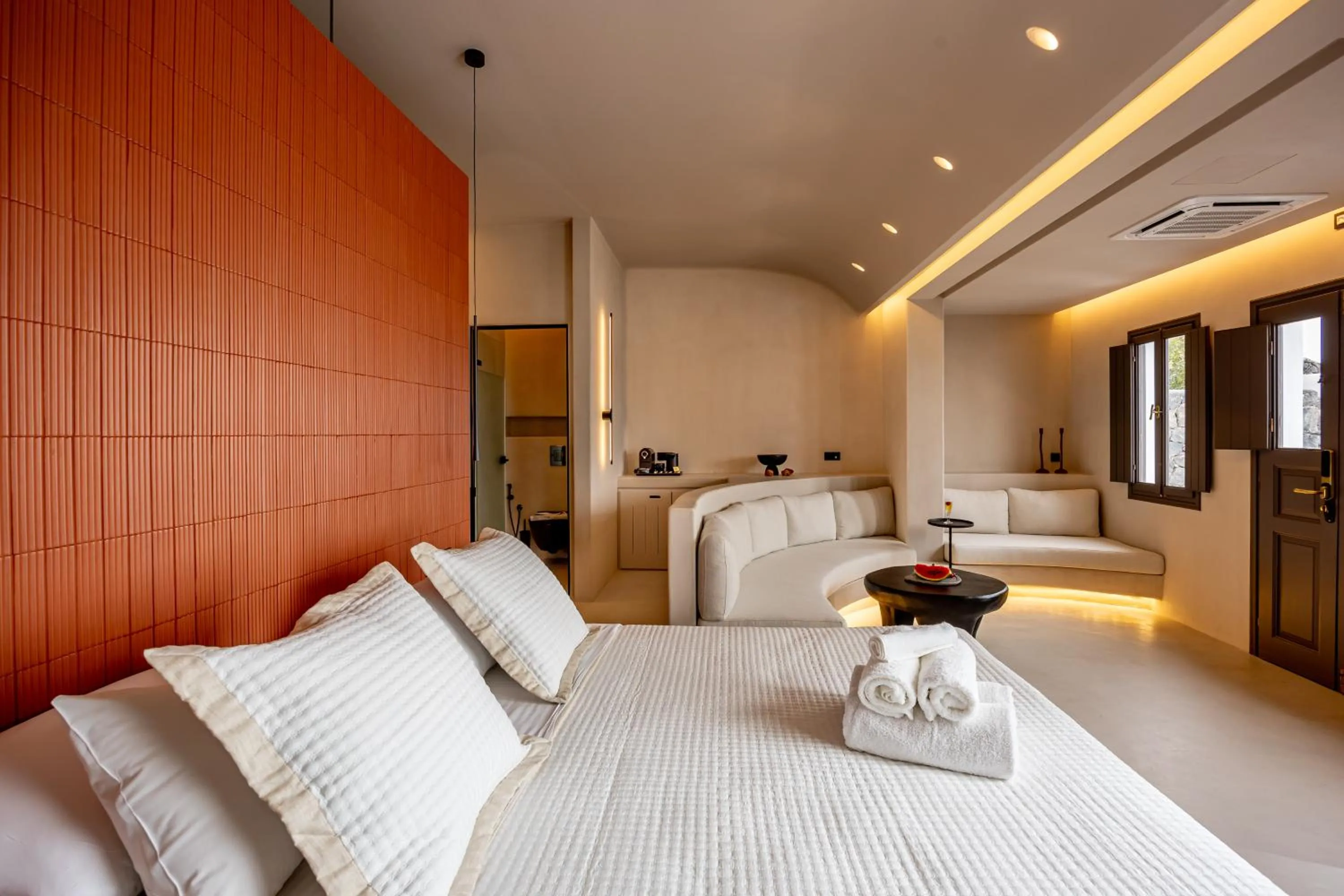 Seating area, Bed in Caldera's Memories