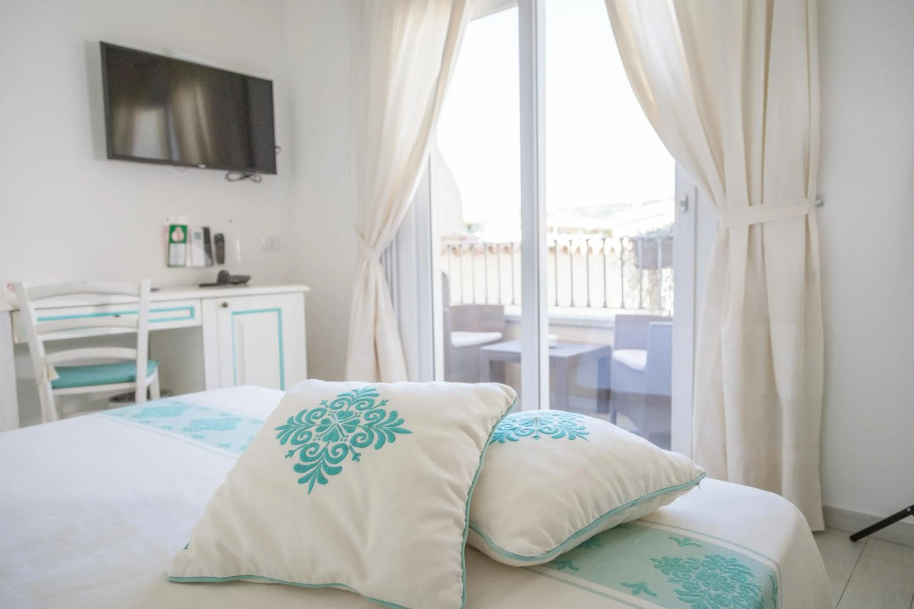 Shower, Bed in Hotel Regina Simius