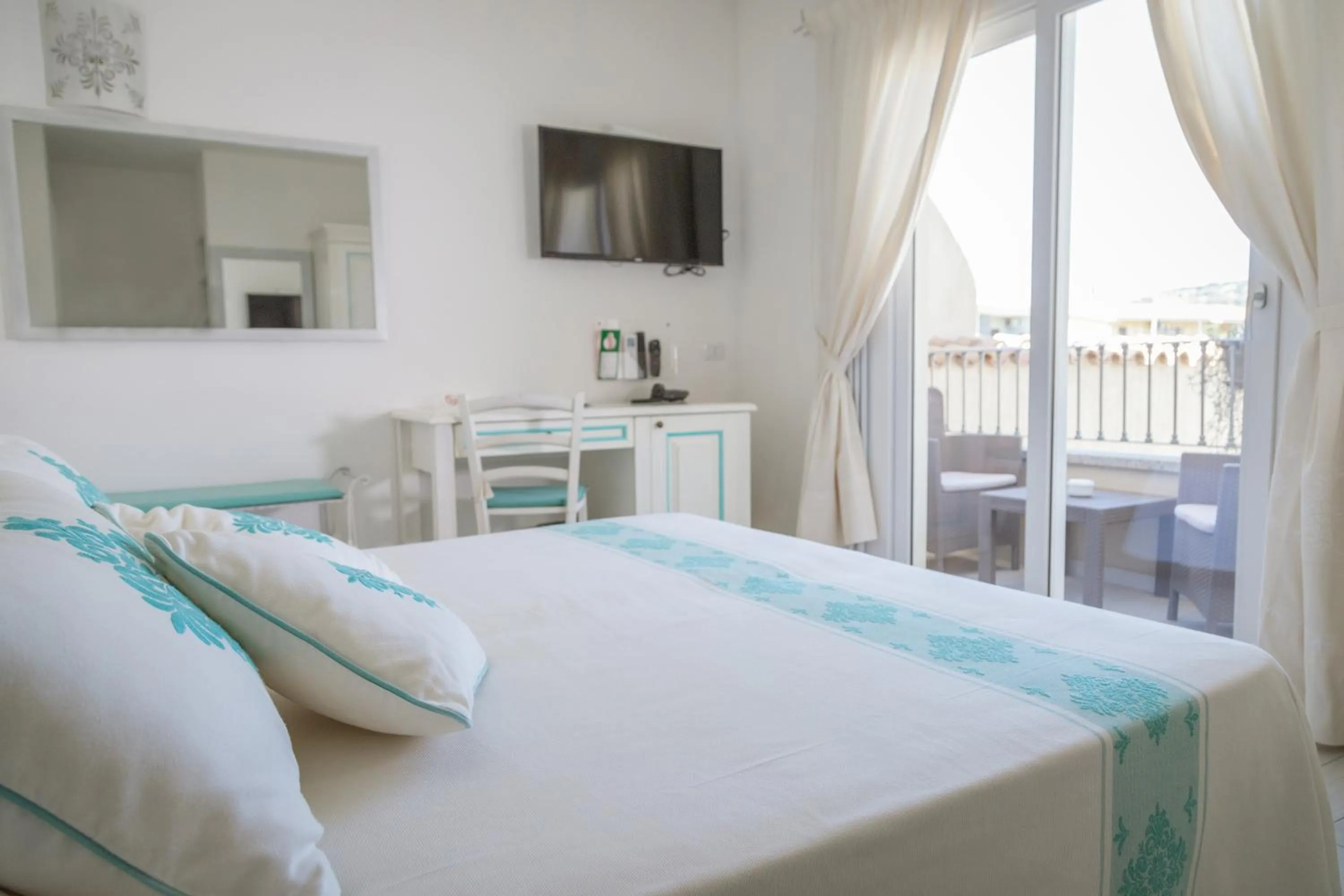 Shower, Bed in Hotel Regina Simius