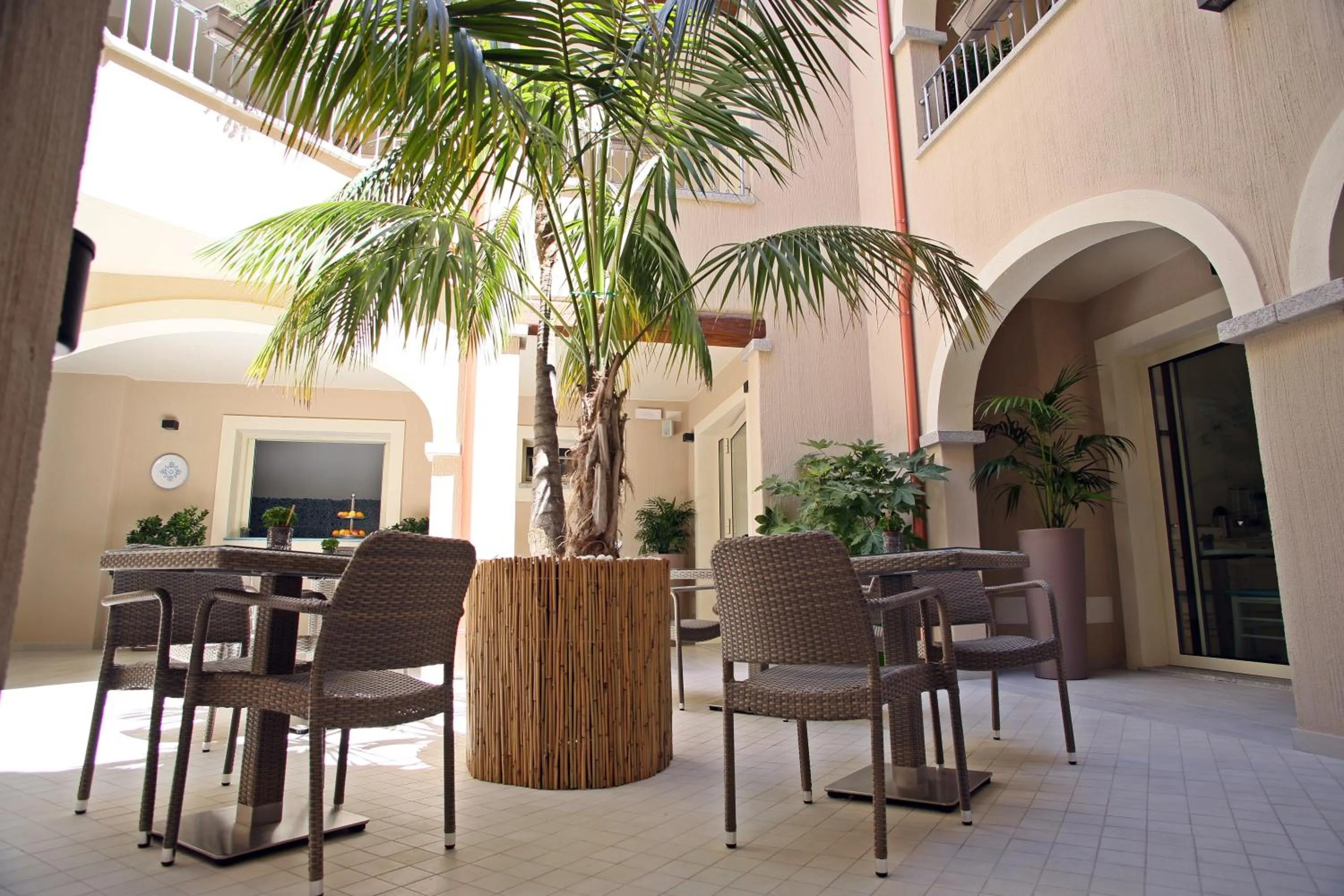 Patio in Hotel Regina Simius
