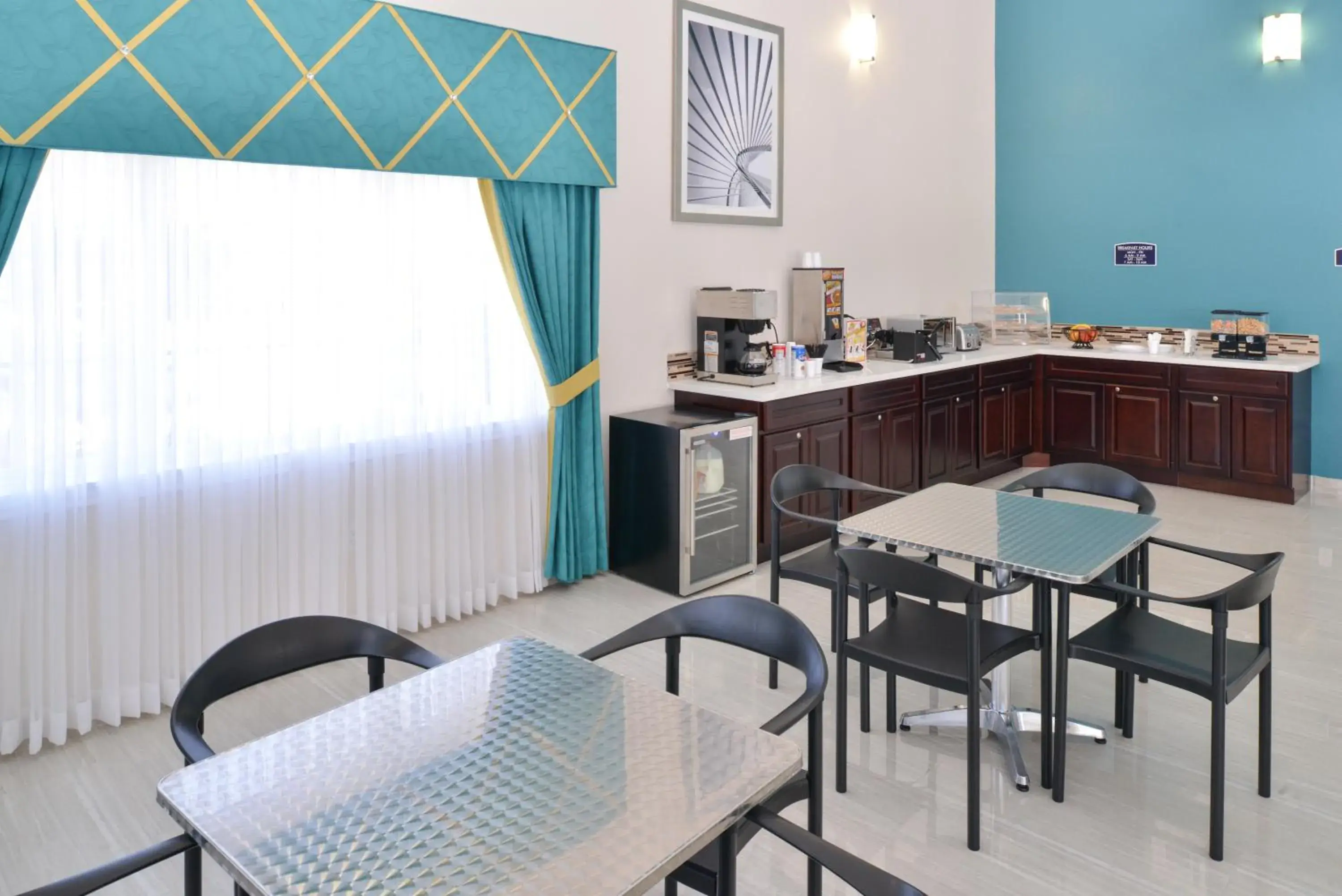 Restaurant/places to eat in Regency Inn & Suites- NW Houston Restaurant/places to eat in Regency Inn & Suites- NW Houston