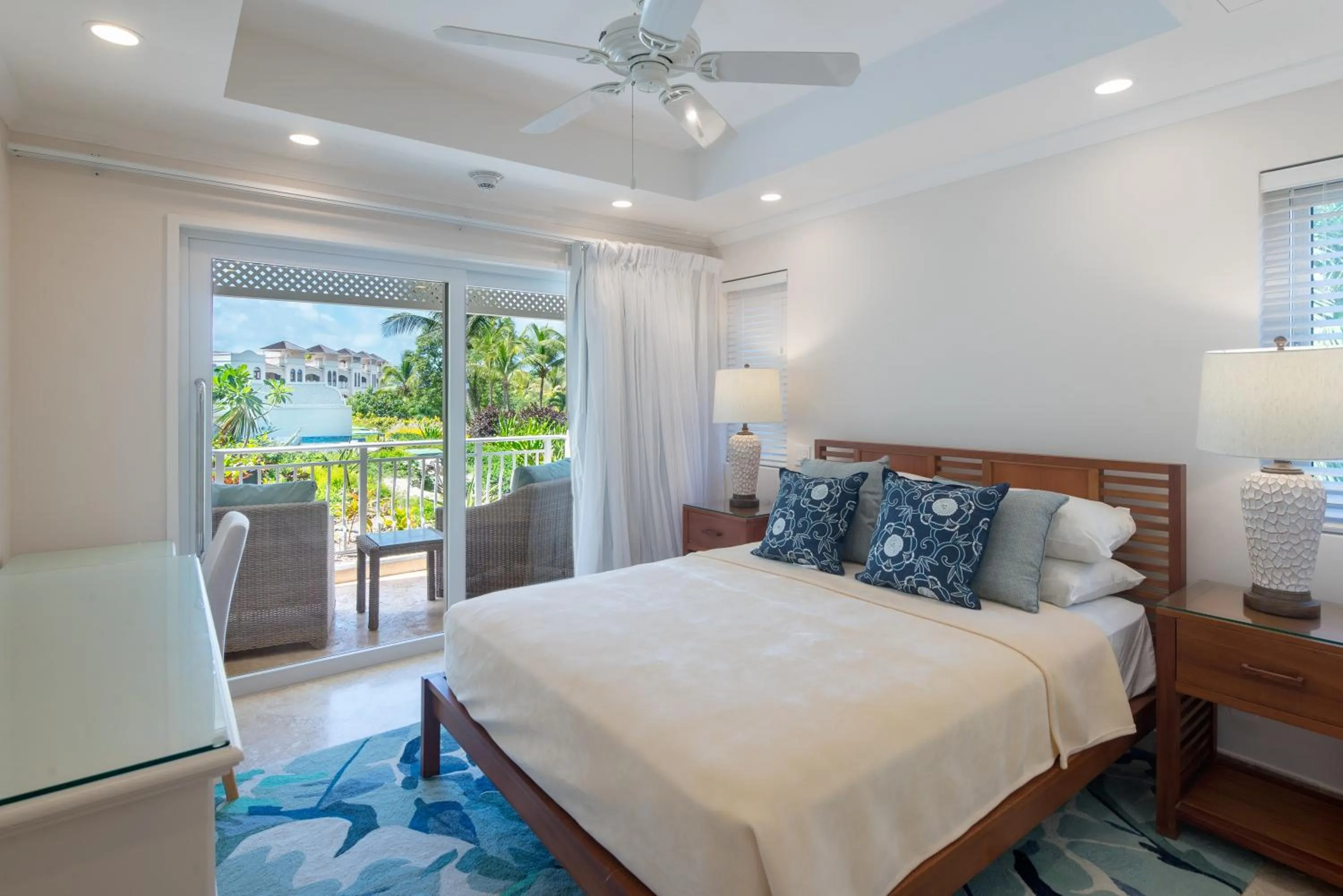 Bedroom, Bed in The Crane Resort