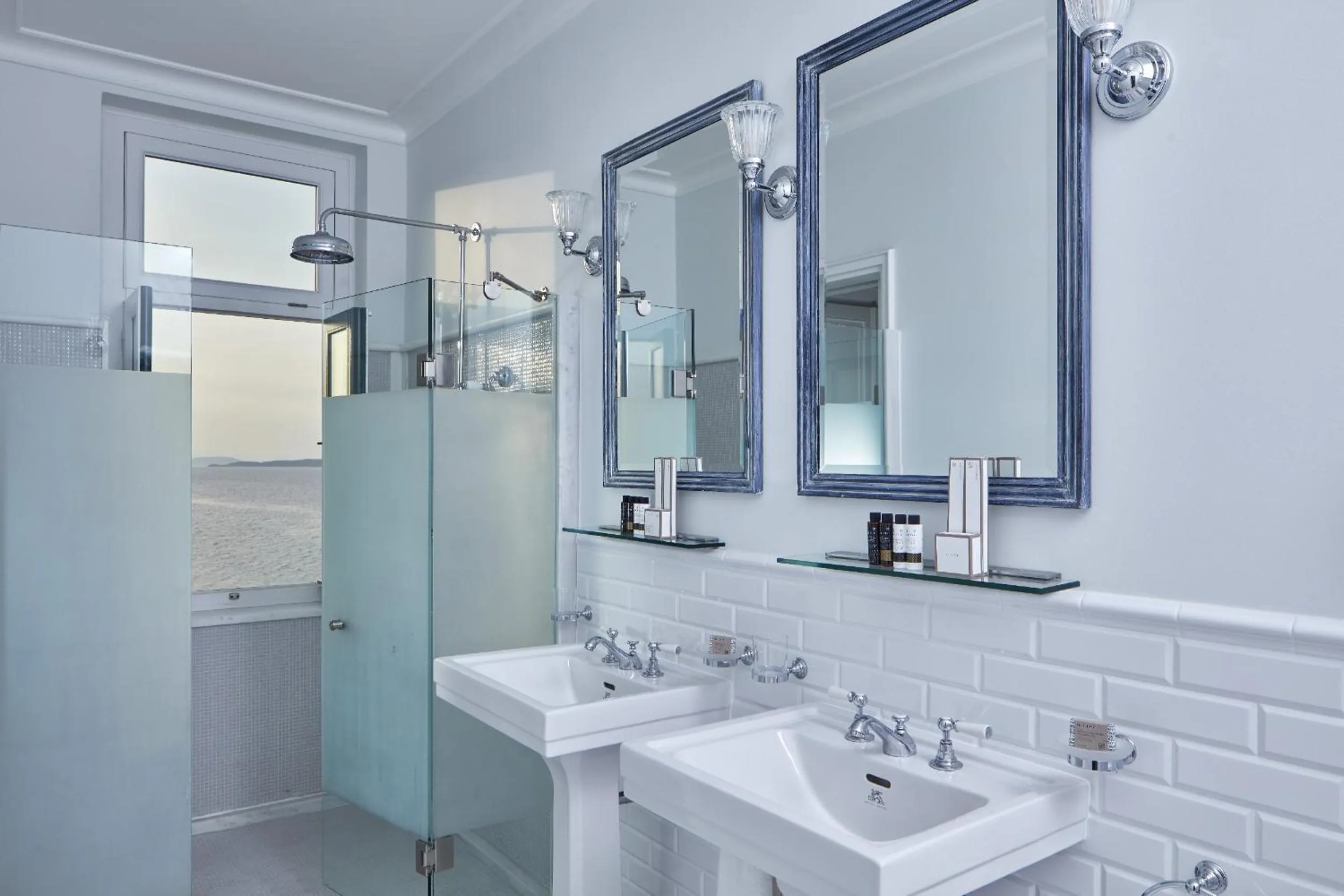 Shower in Poseidonion Grand Hotel