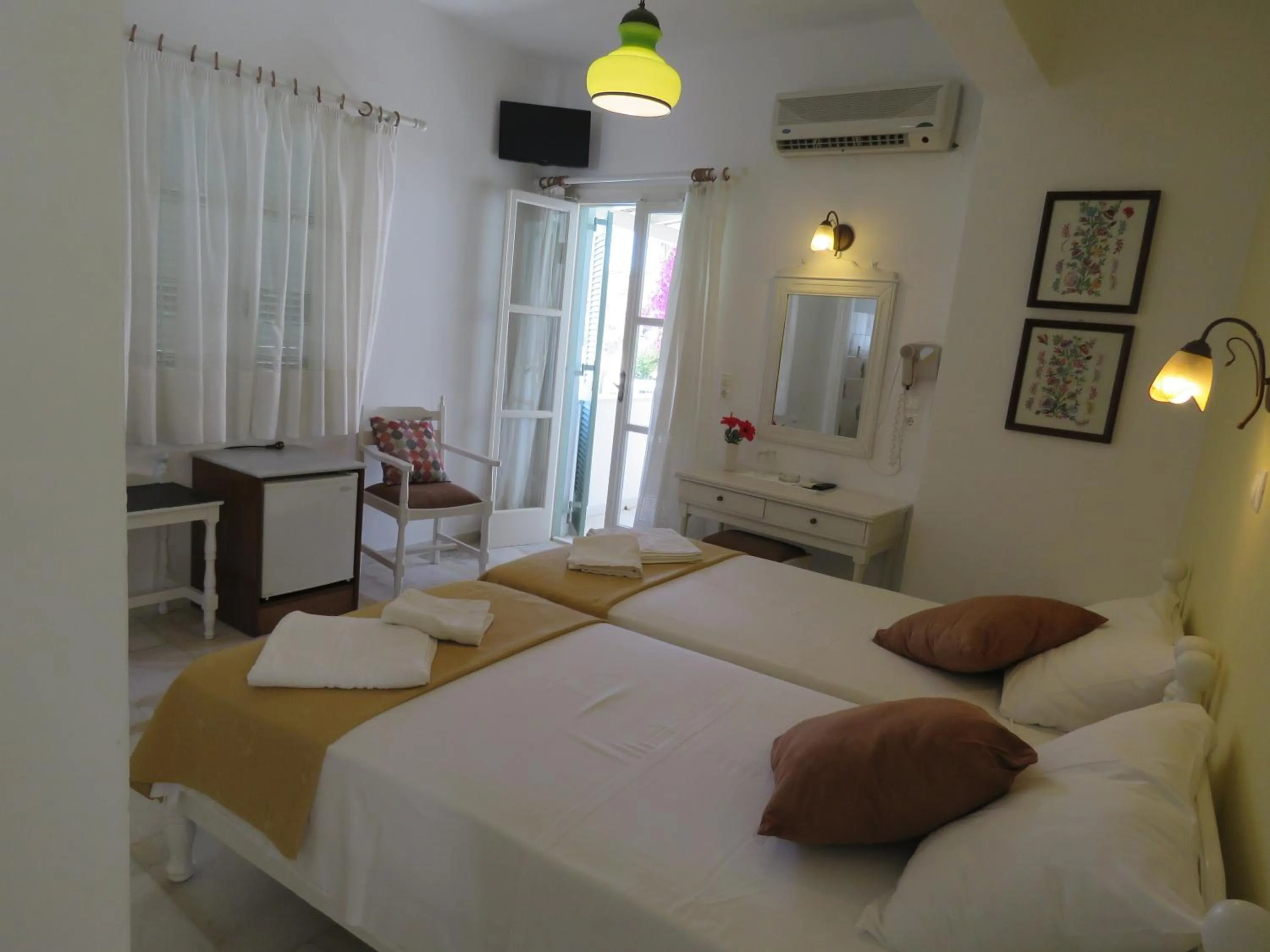 Pool view, Bed in Corali Beach Hotel