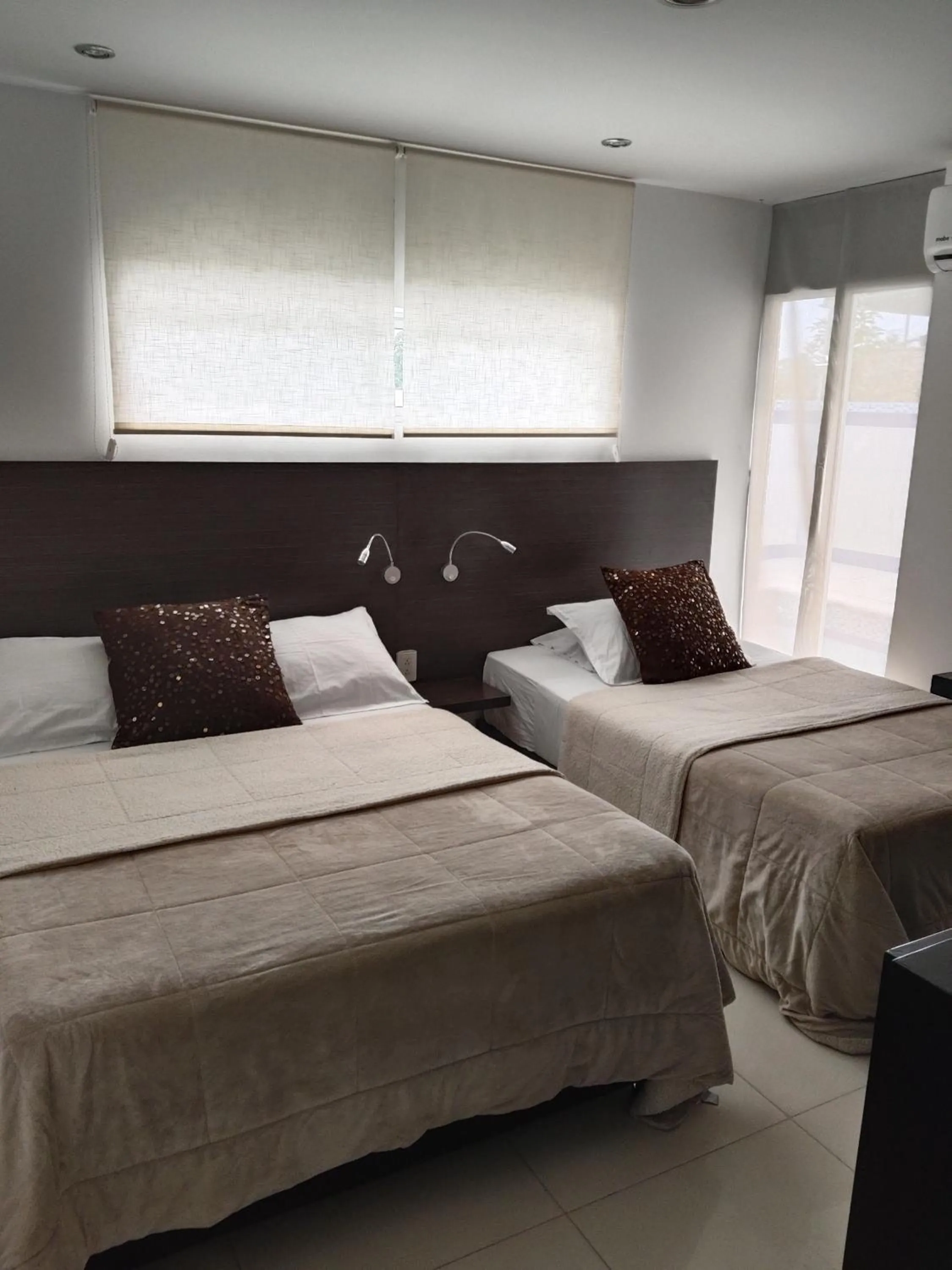 Twin Room with Private Bathroom in Hotel PREMIUM HOUSE