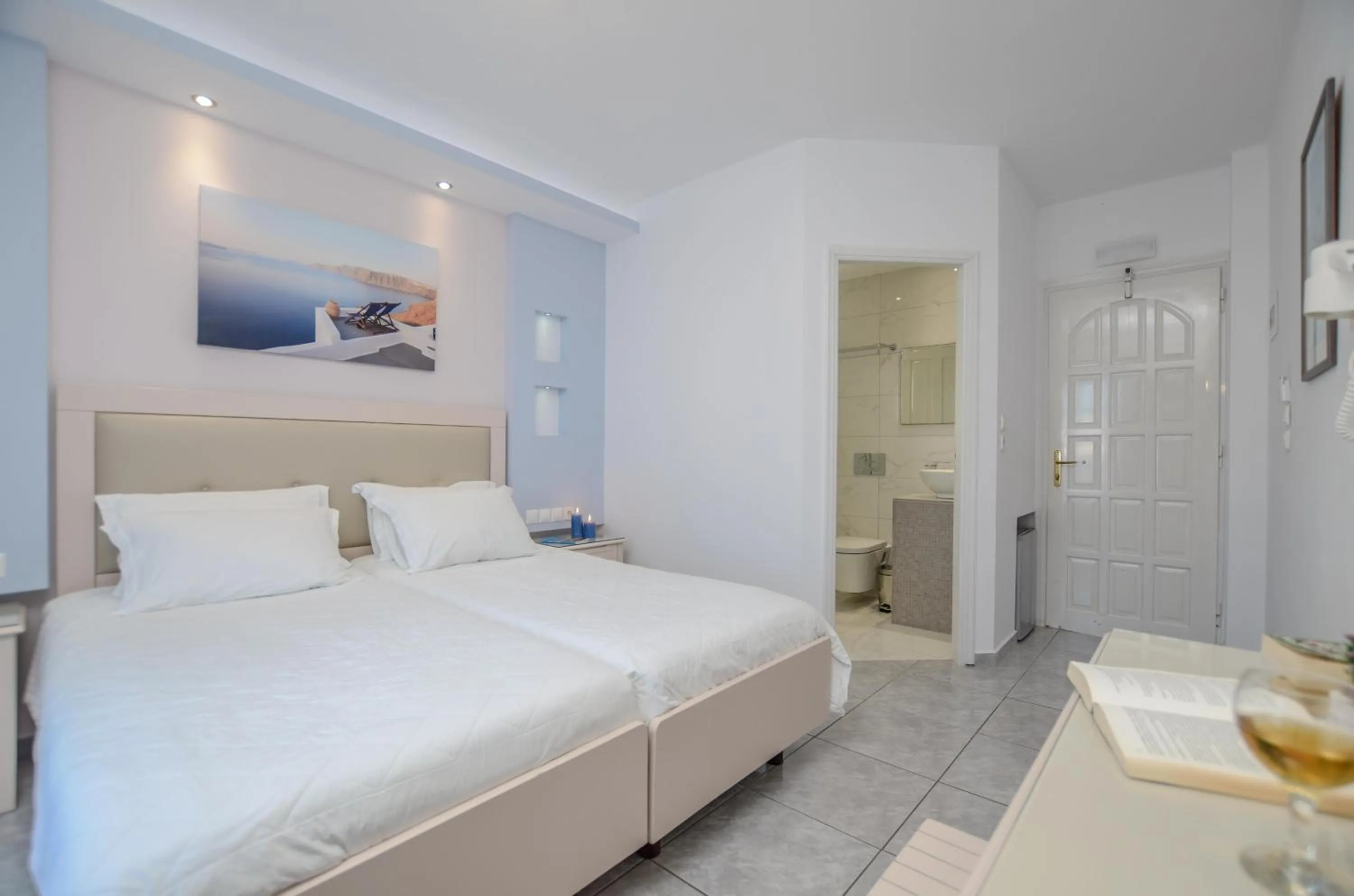 Photo of the whole room, Bed in Ilion Hotel