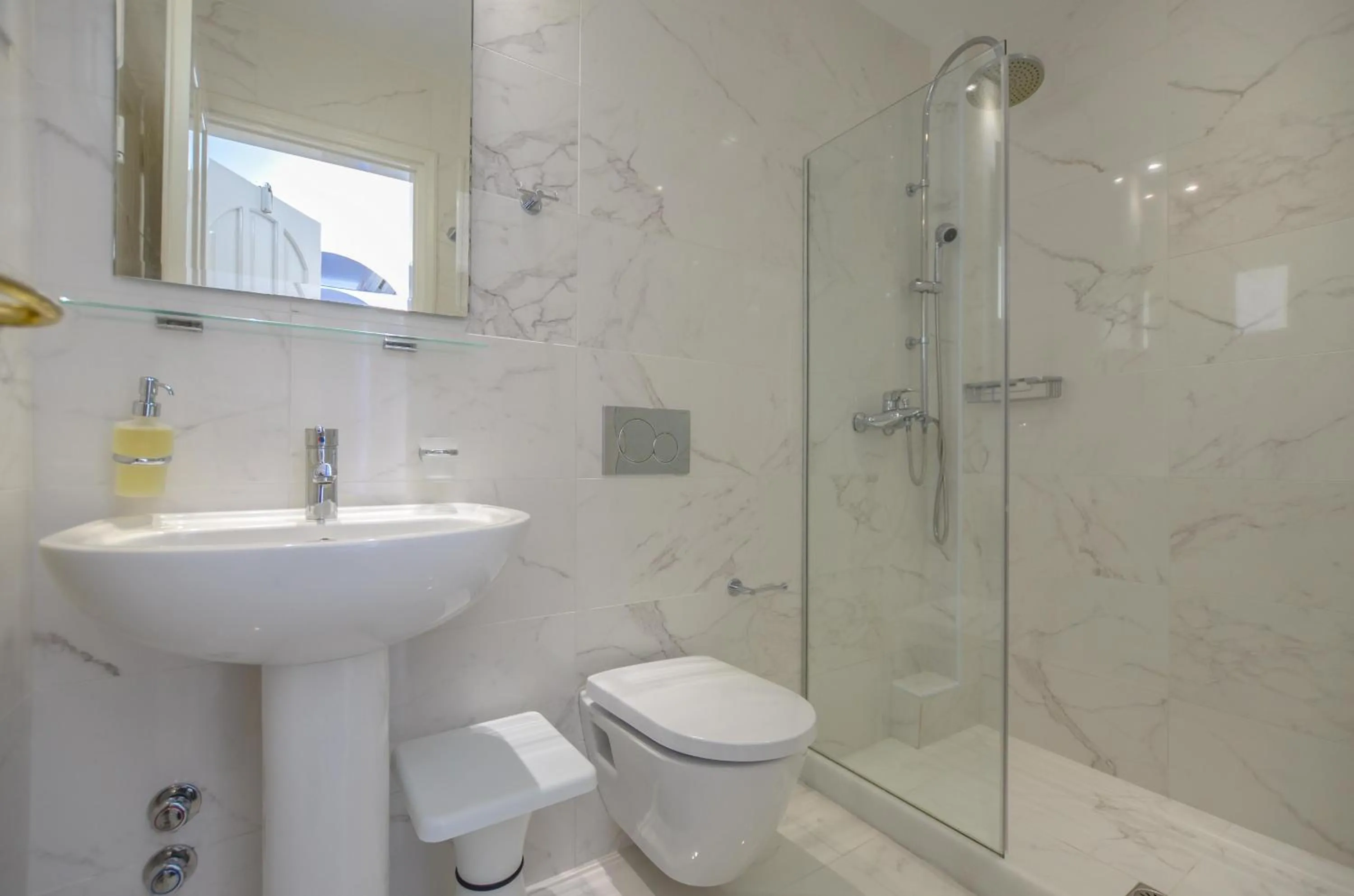 Shower in Ilion Hotel