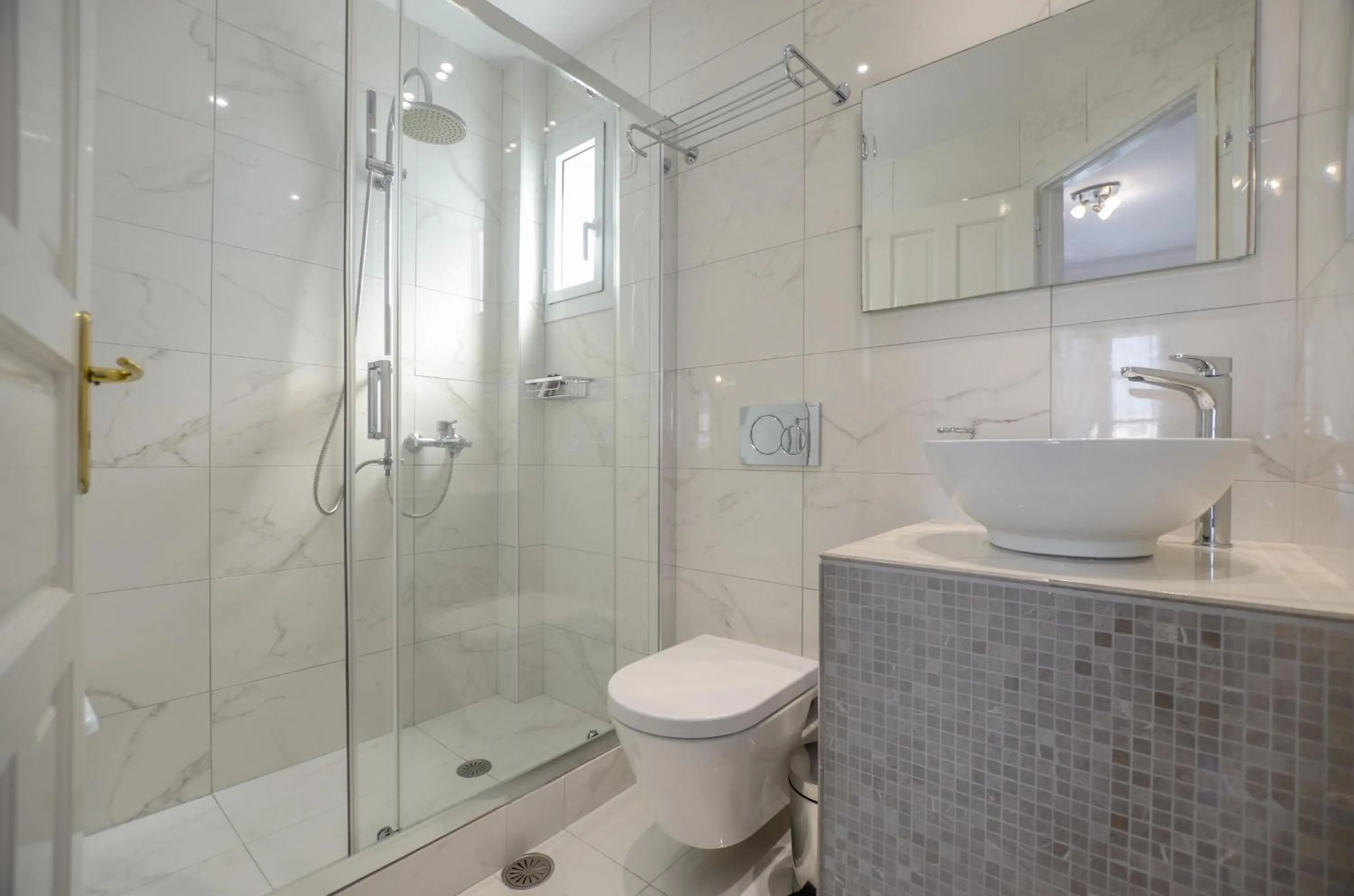 Shower in Ilion Hotel