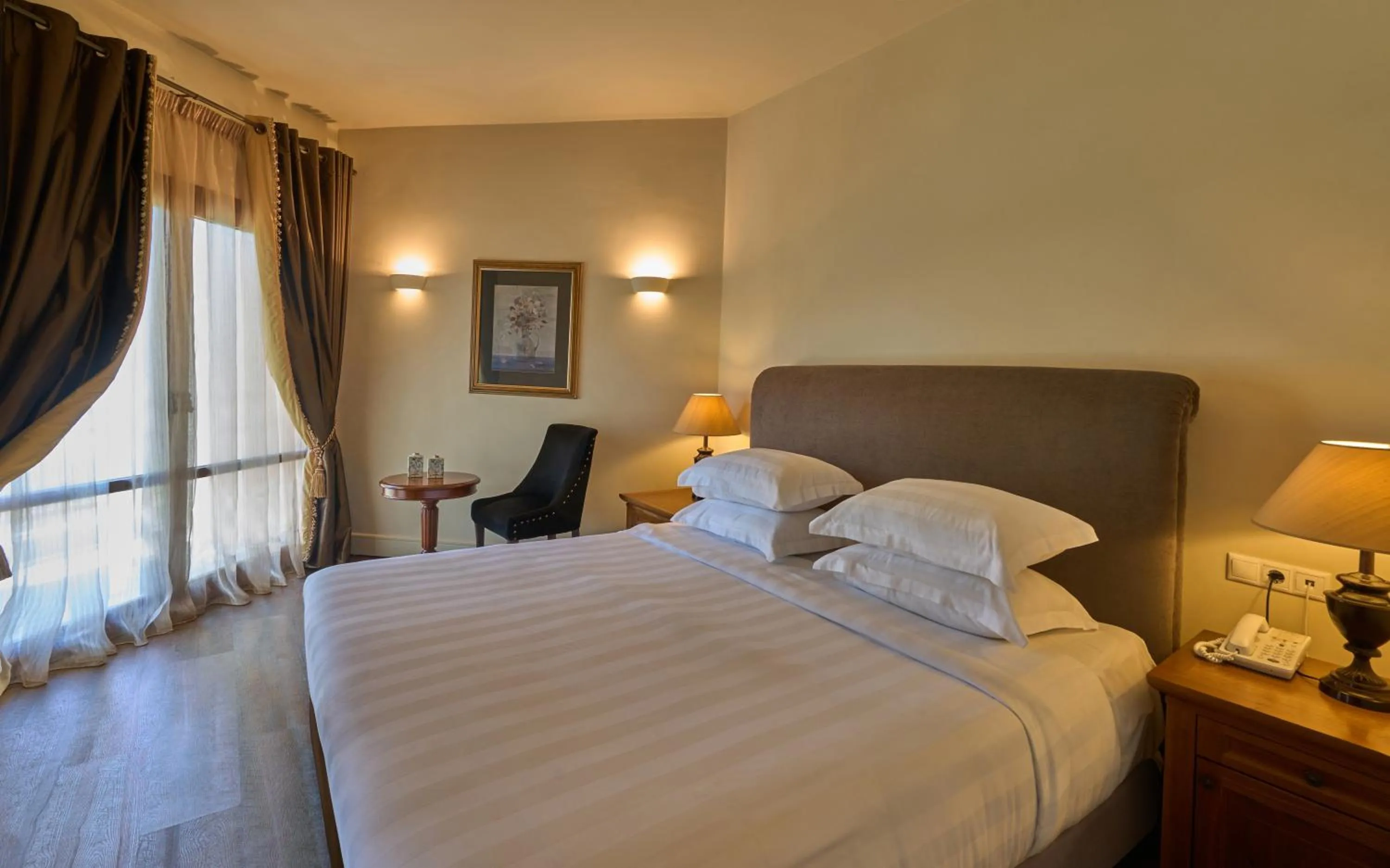 Property building, Bed in Xenia Palace Portaria