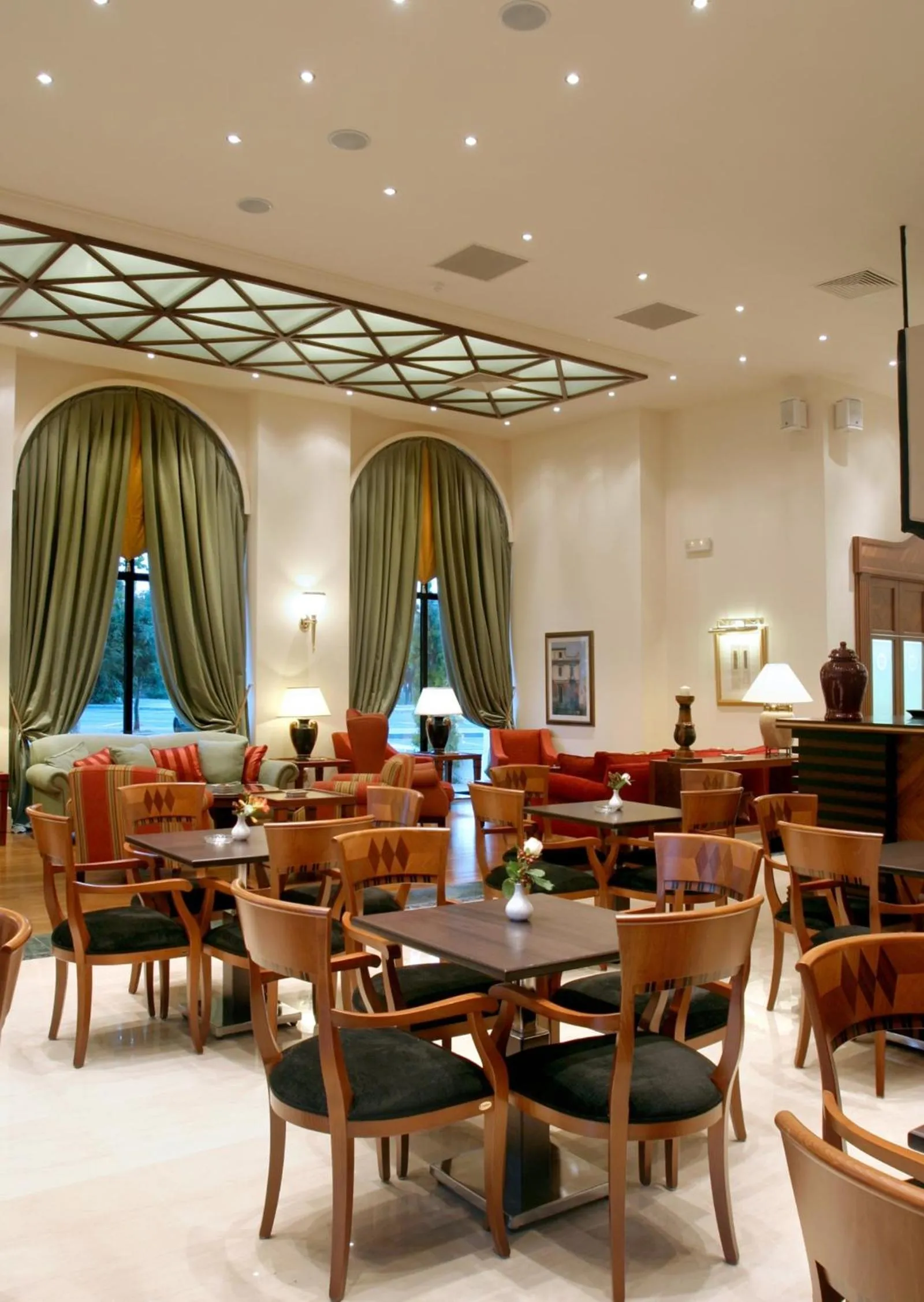 Restaurant/places to eat in Volos Palace