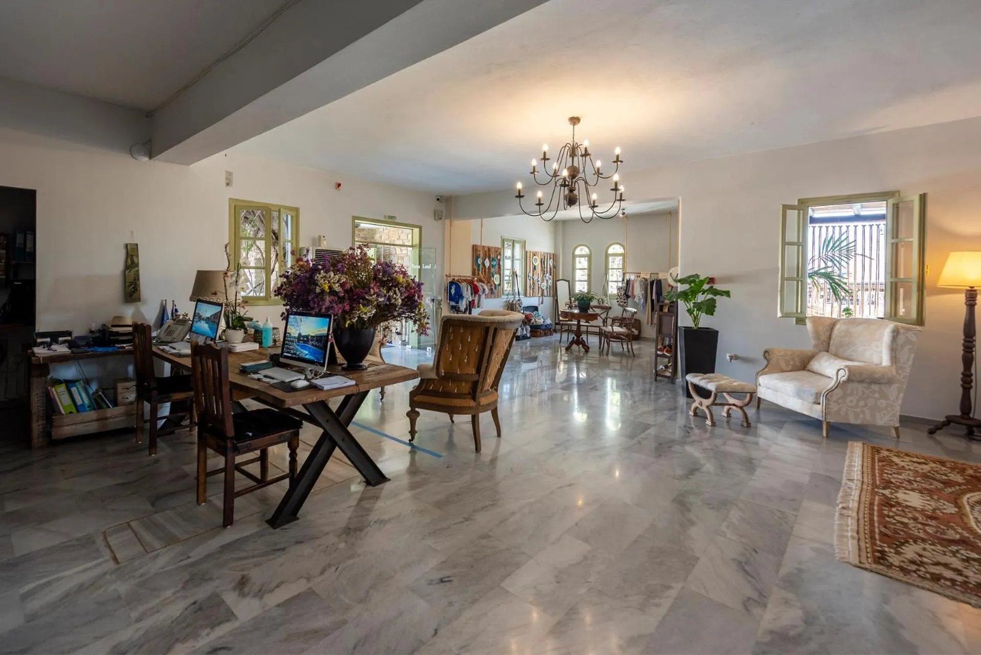 On-site shops in Parosland Hotel