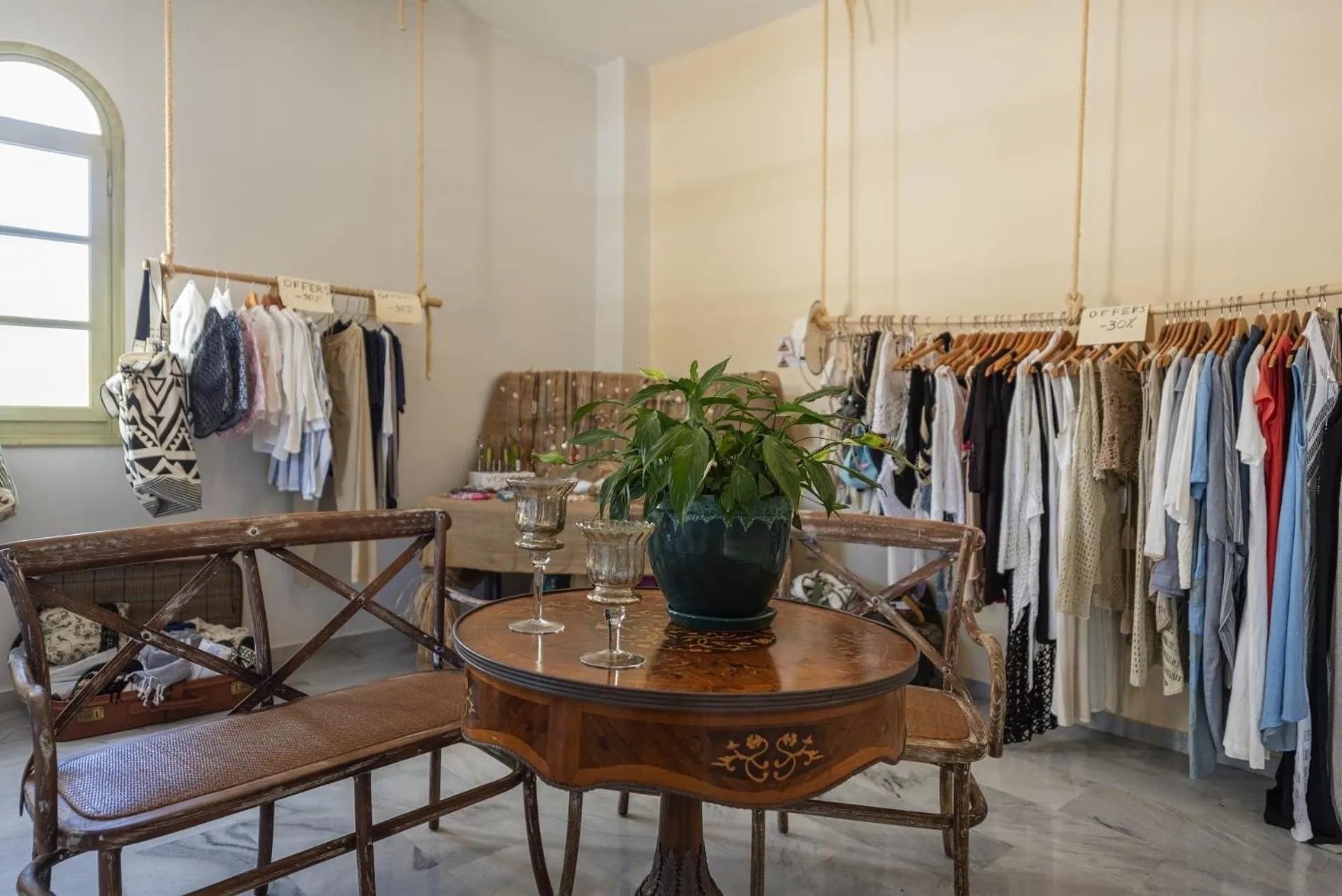 On-site shops in Parosland Hotel