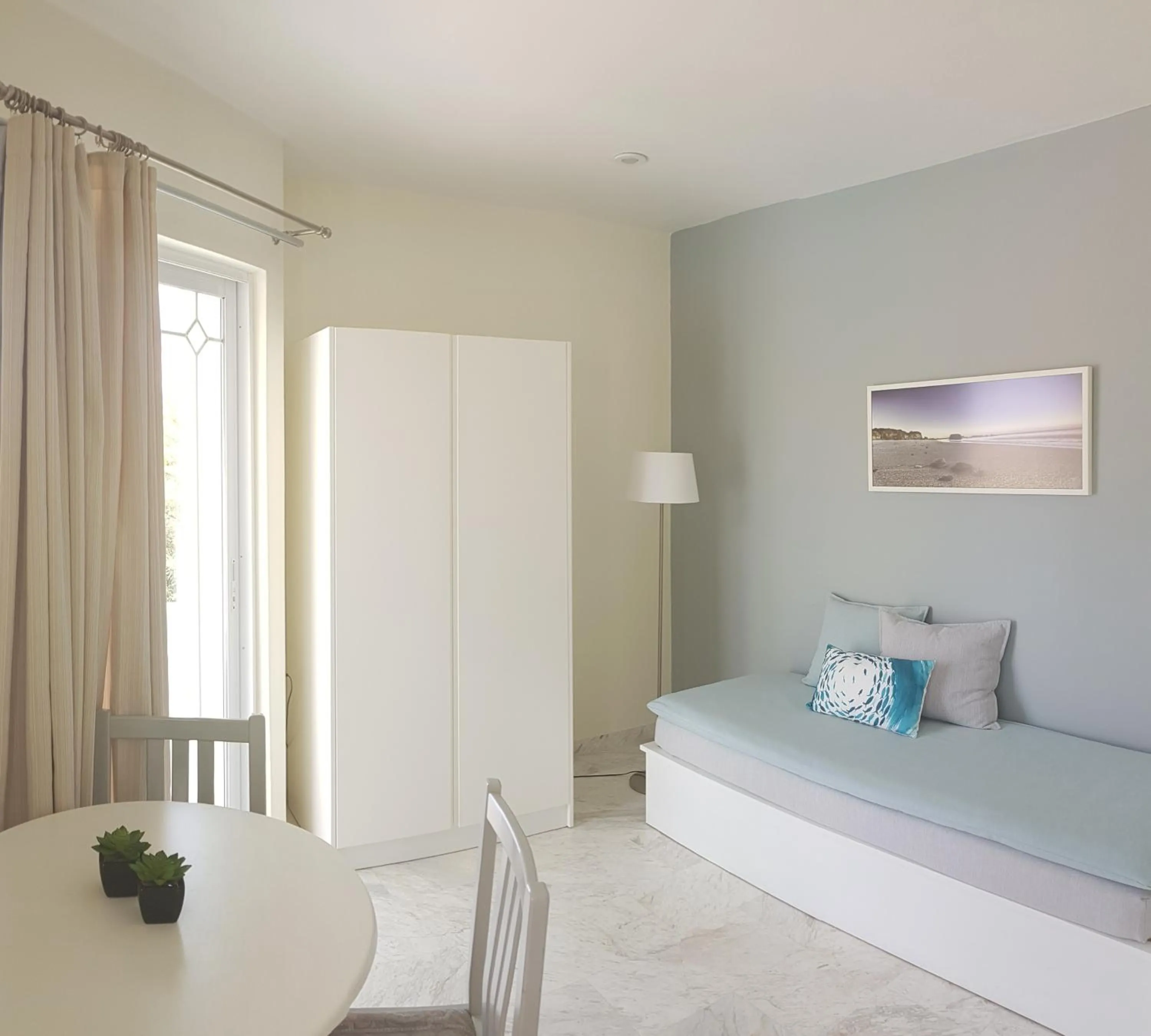 Living room, Bed in Villa Life