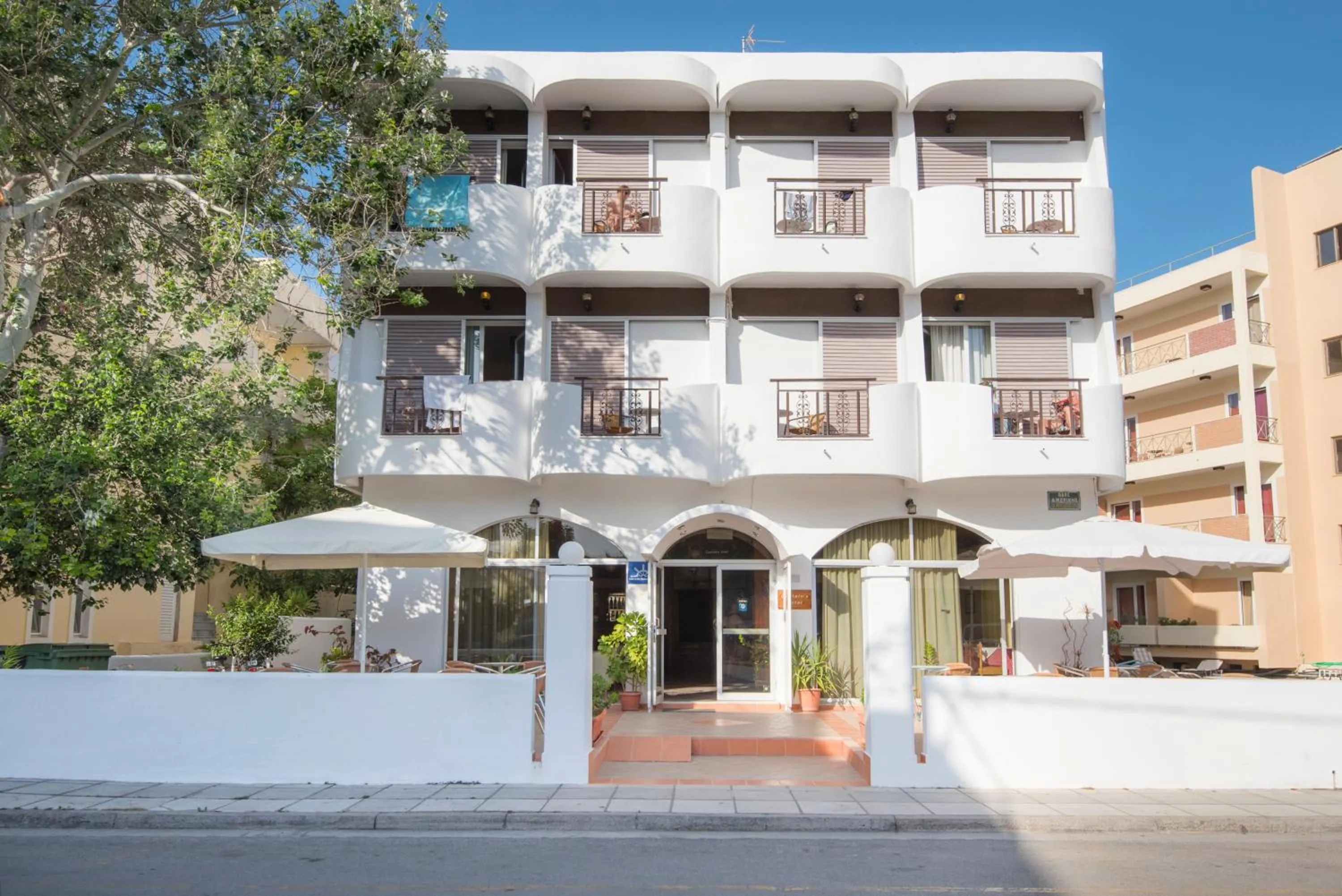 Facade/entrance in Captain's Hotel