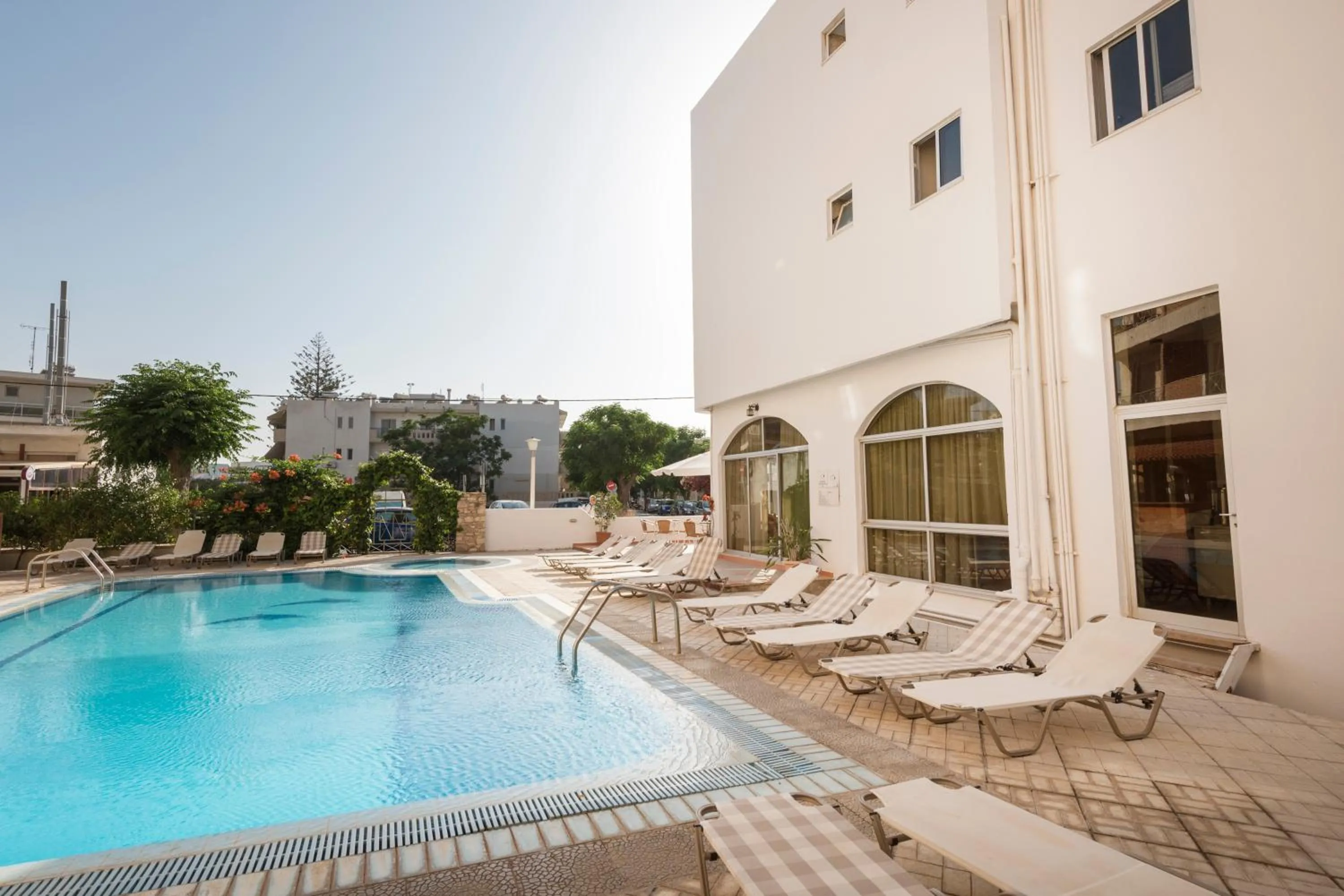 Swimming pool in Captain's Hotel