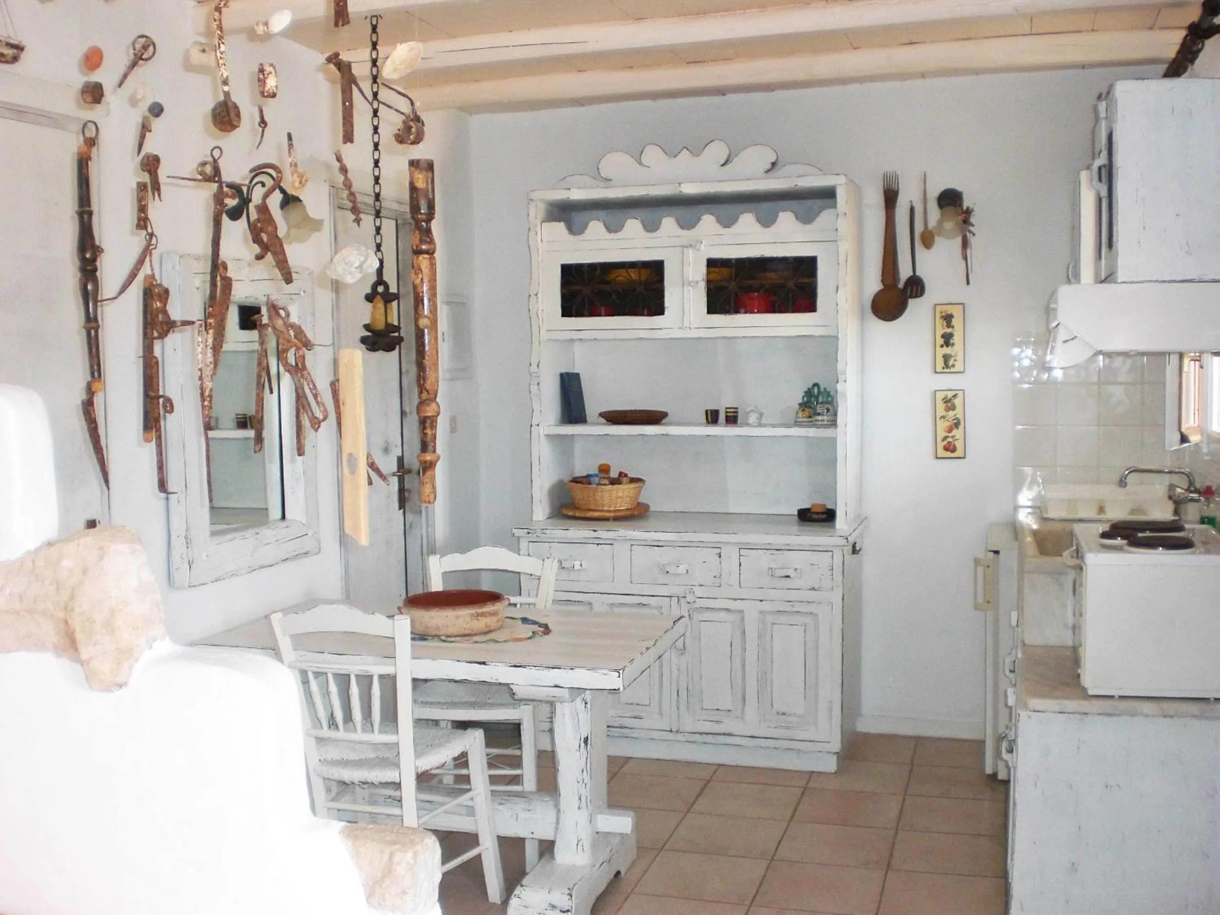 Photo of the whole room in Anthippi