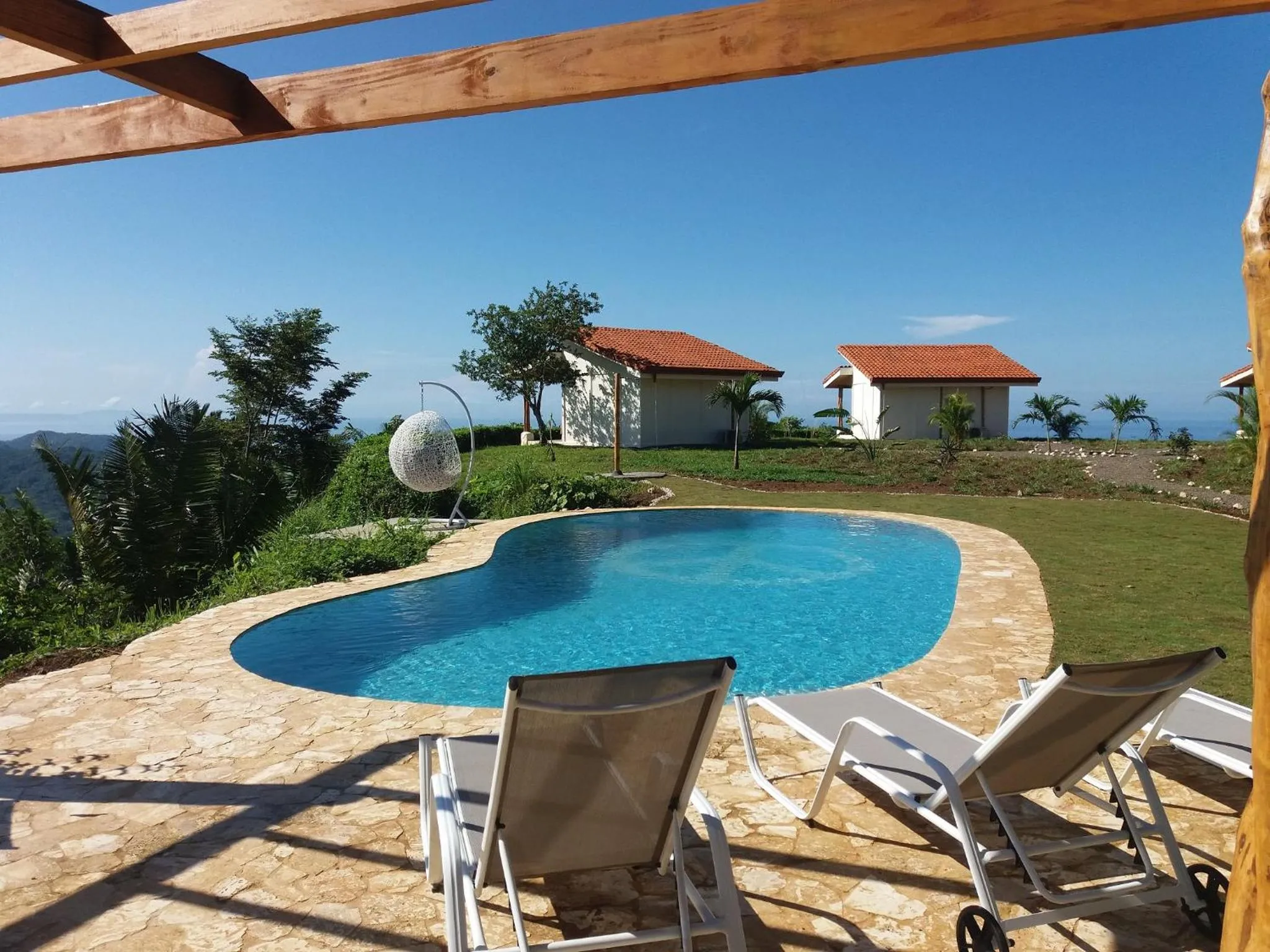 Swimming pool in Hotel Peace & Lodge