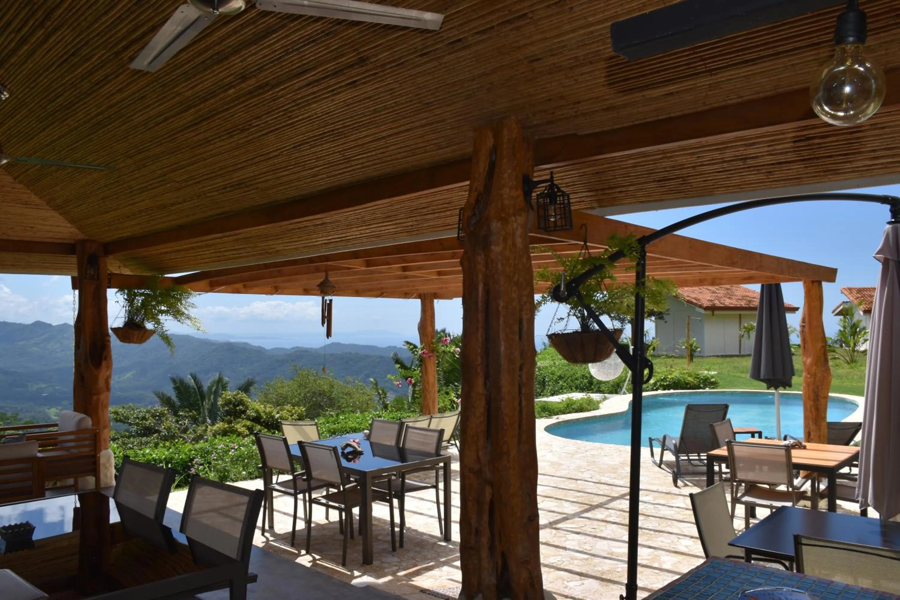 Restaurant/places to eat in Hotel Peace & Lodge