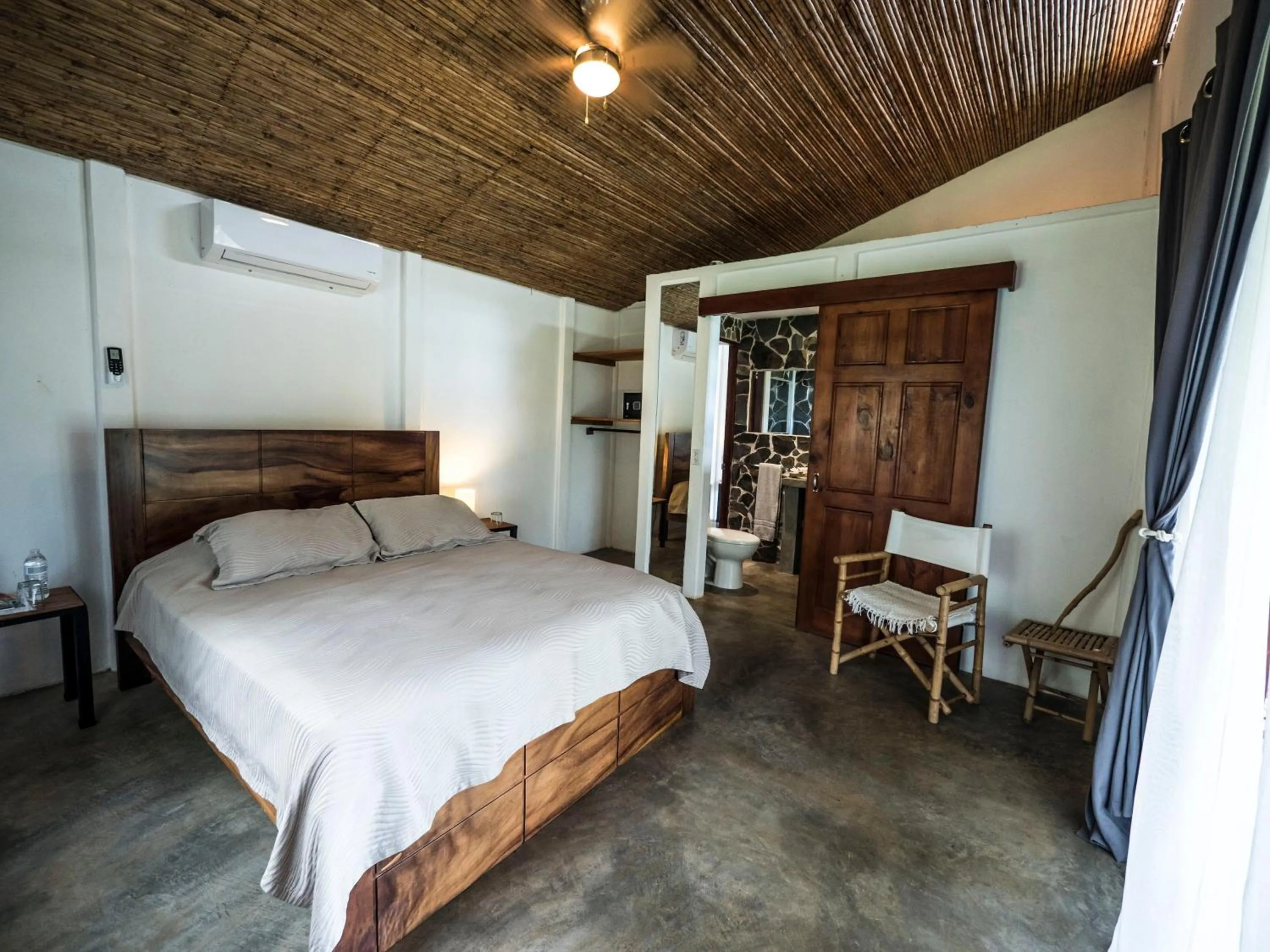 Photo of the whole room, Bed in Hotel Peace & Lodge