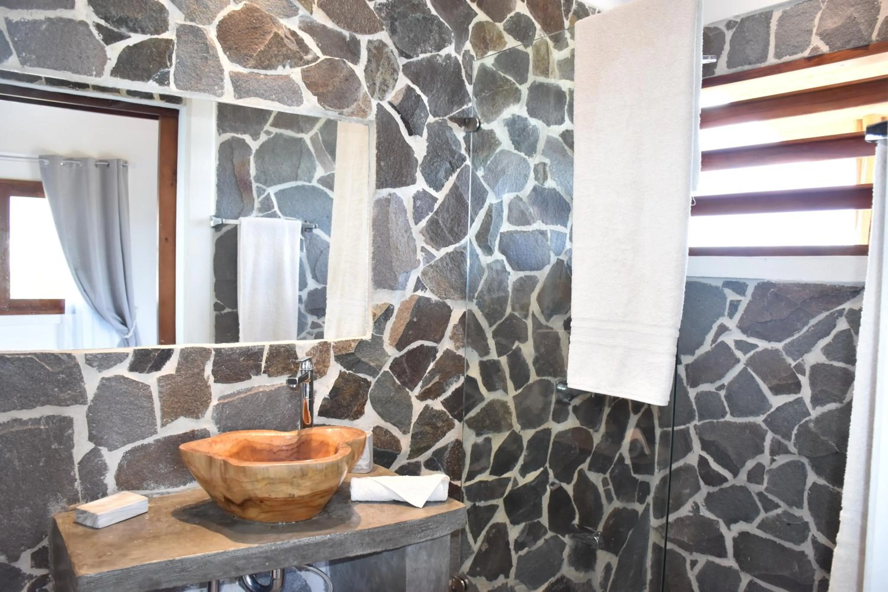 Bathroom in Hotel Peace & Lodge