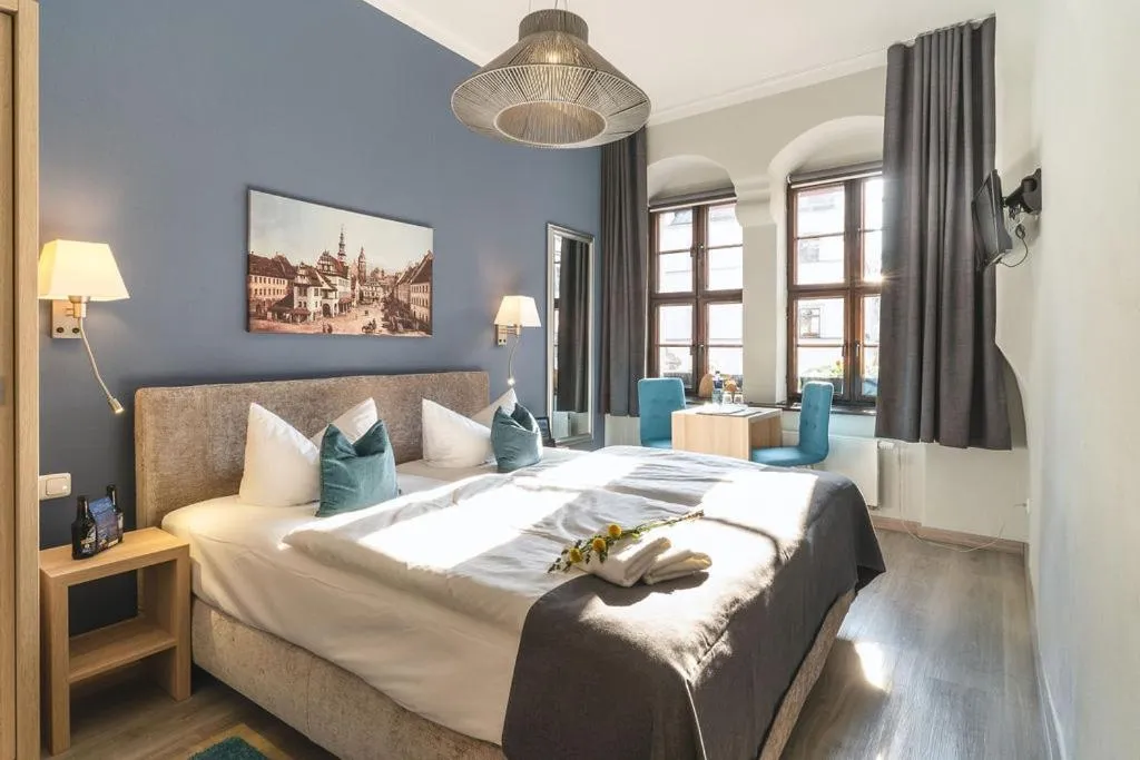 Photo of the whole room, Bed in Pirnscher Hof - Hotel Garni