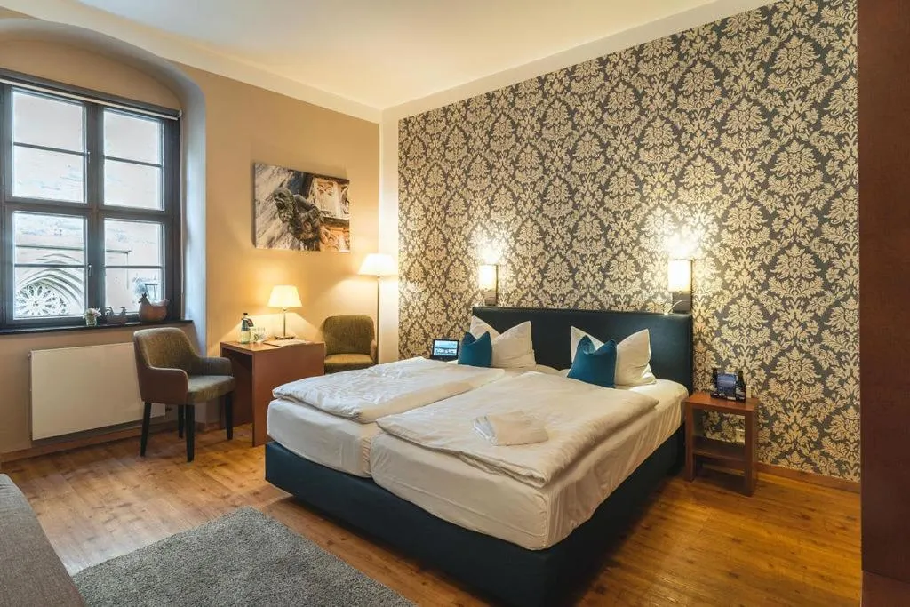 Photo of the whole room, Bed in Pirnscher Hof - Hotel Garni