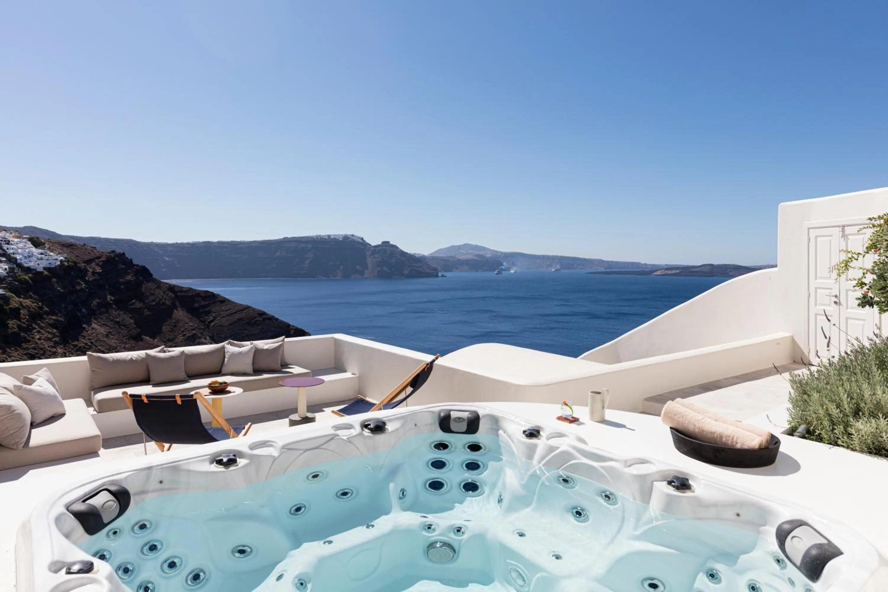 Day in Canaves Oia Suites - Small Luxury Hotels of the World
