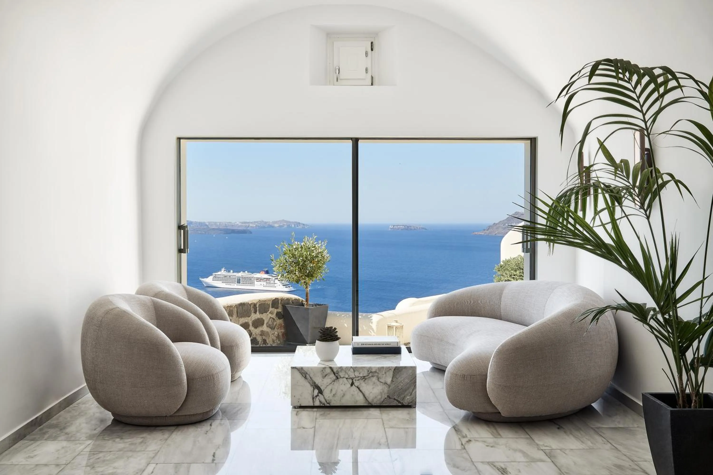 Lobby or reception in Canaves Oia Suites - Small Luxury Hotels of the World