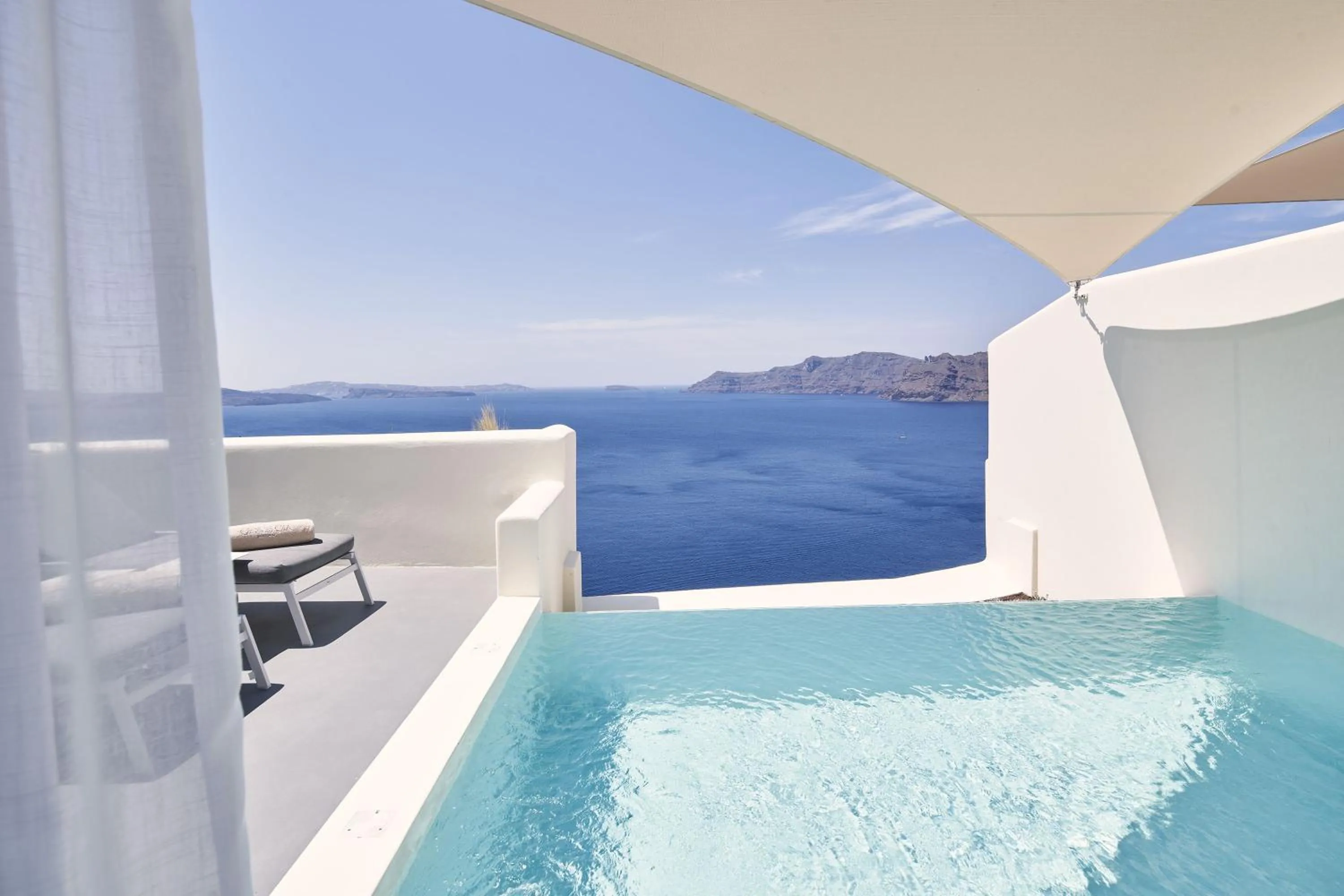 Day in Canaves Oia Suites - Small Luxury Hotels of the World
