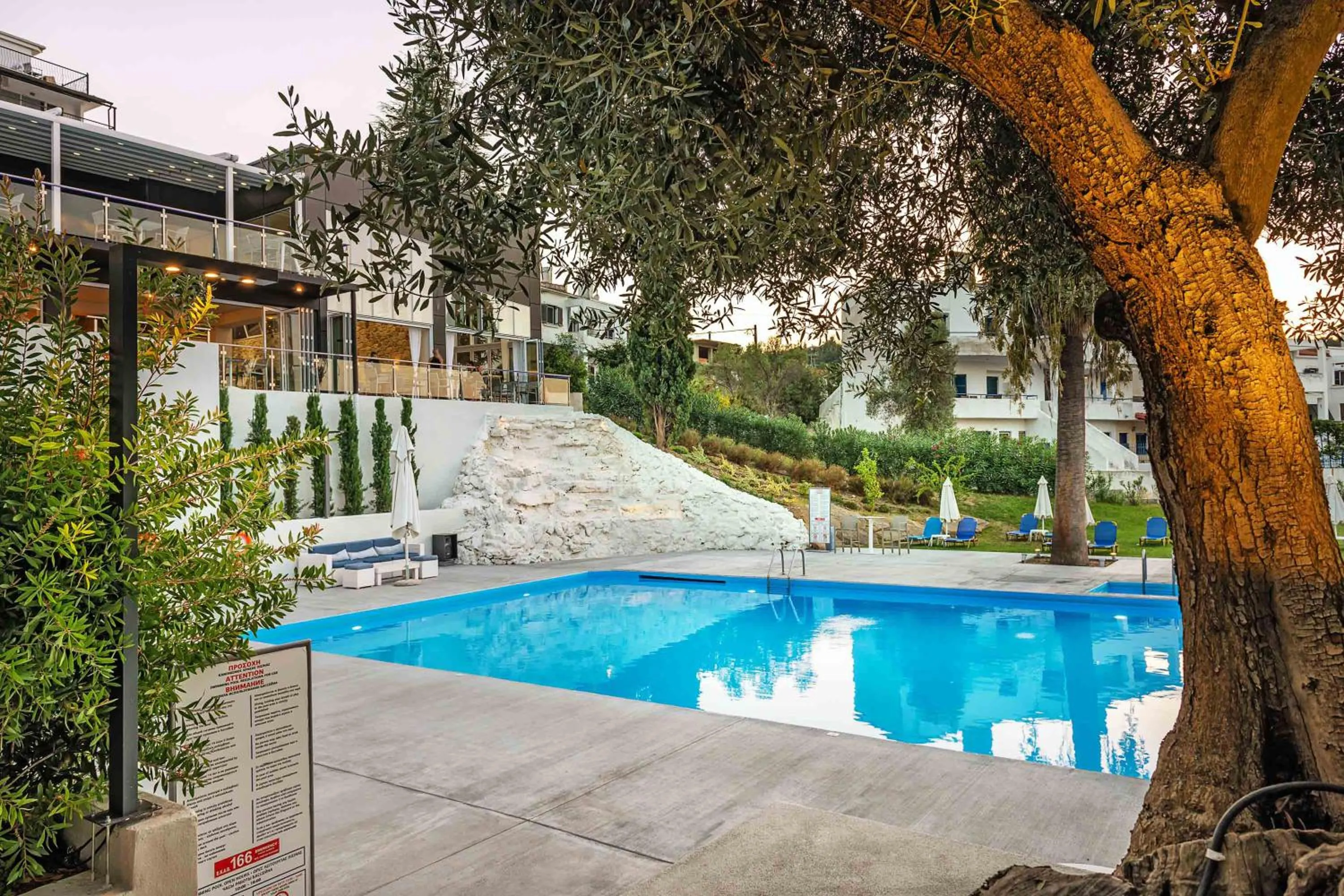 Swimming pool in Hotel Kriopigi