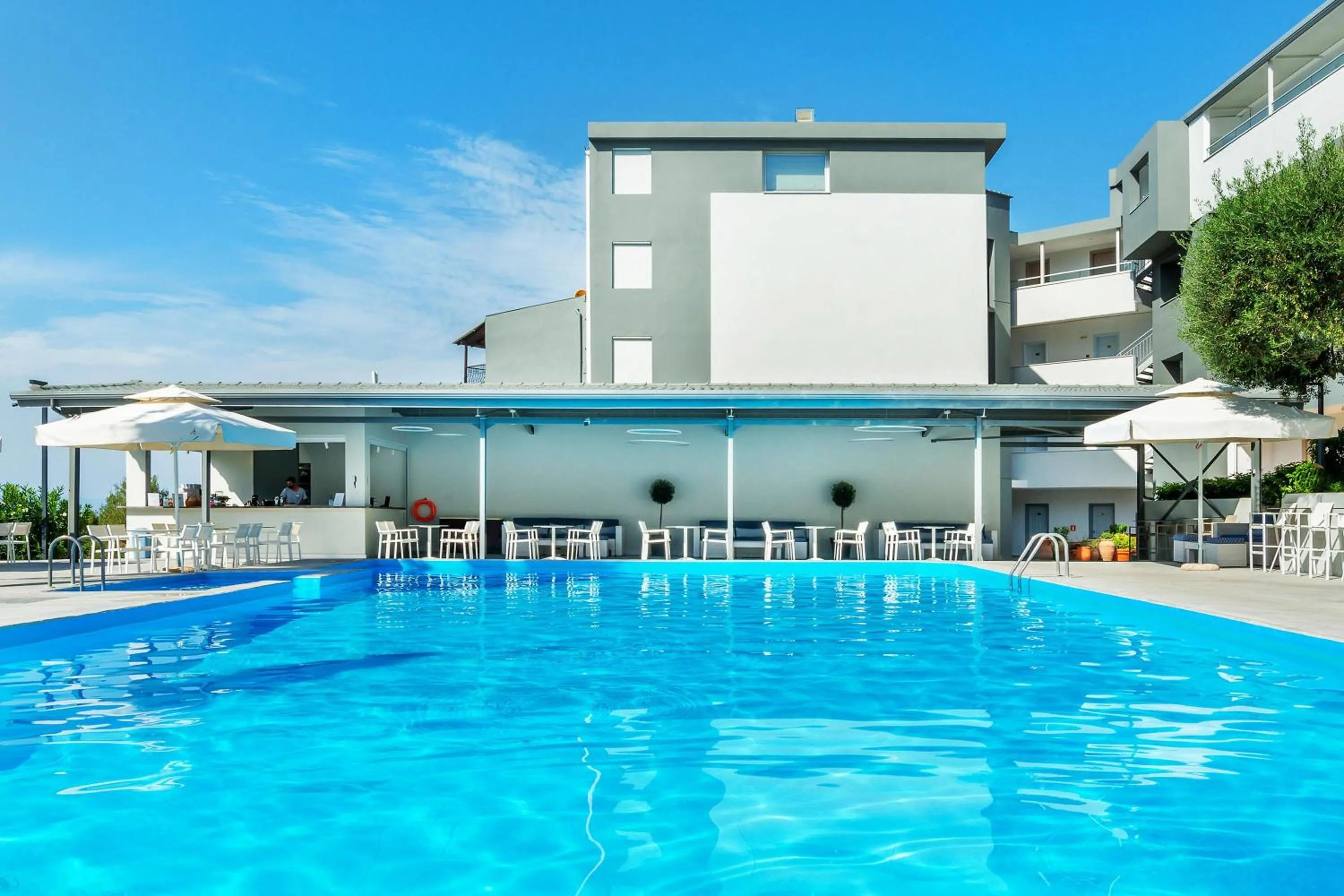 Swimming pool in Hotel Kriopigi