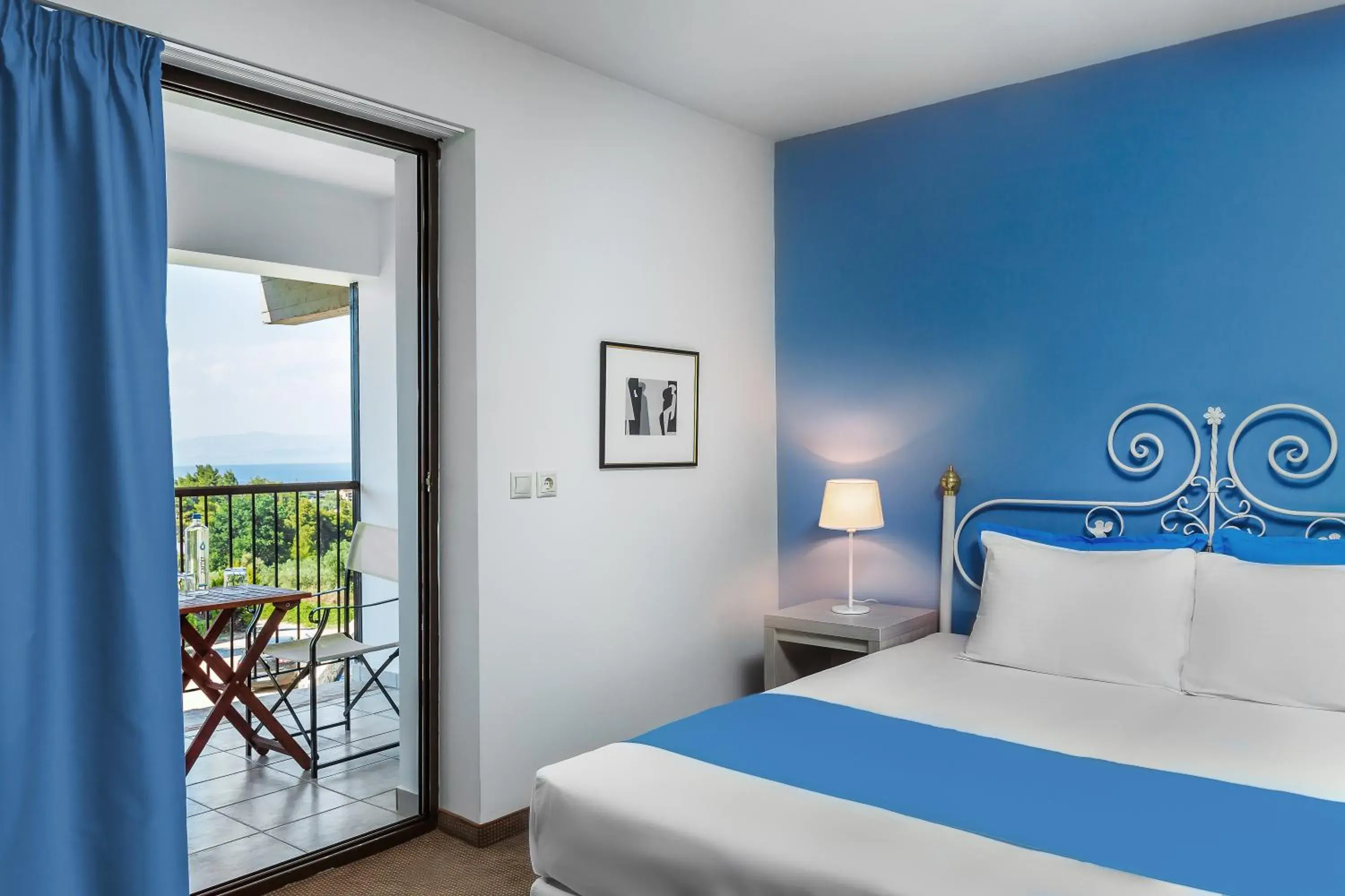 Bed in Hotel Kriopigi Bed in Hotel Kriopigi