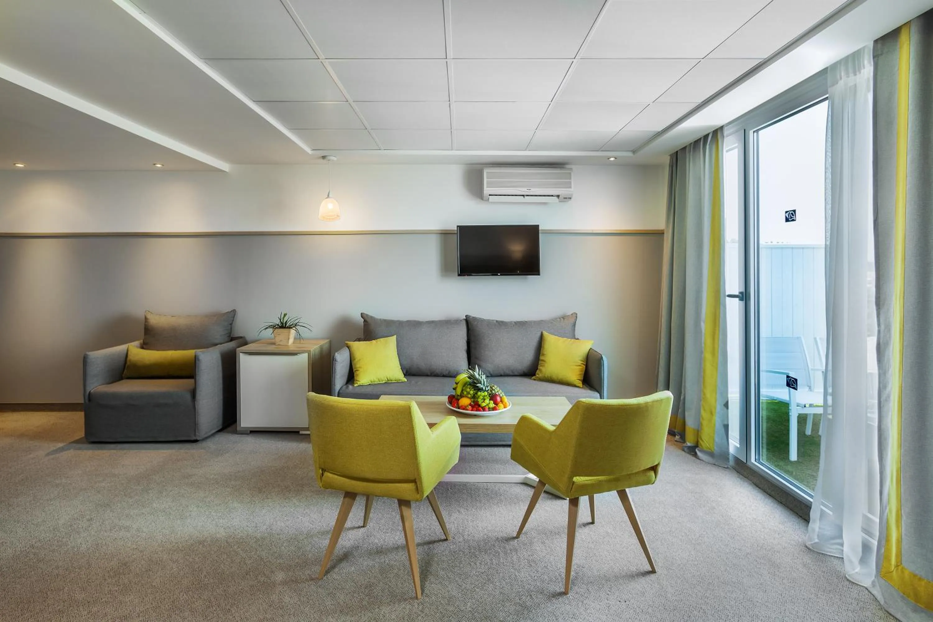 Photo of the whole room in Hotel Kriopigi