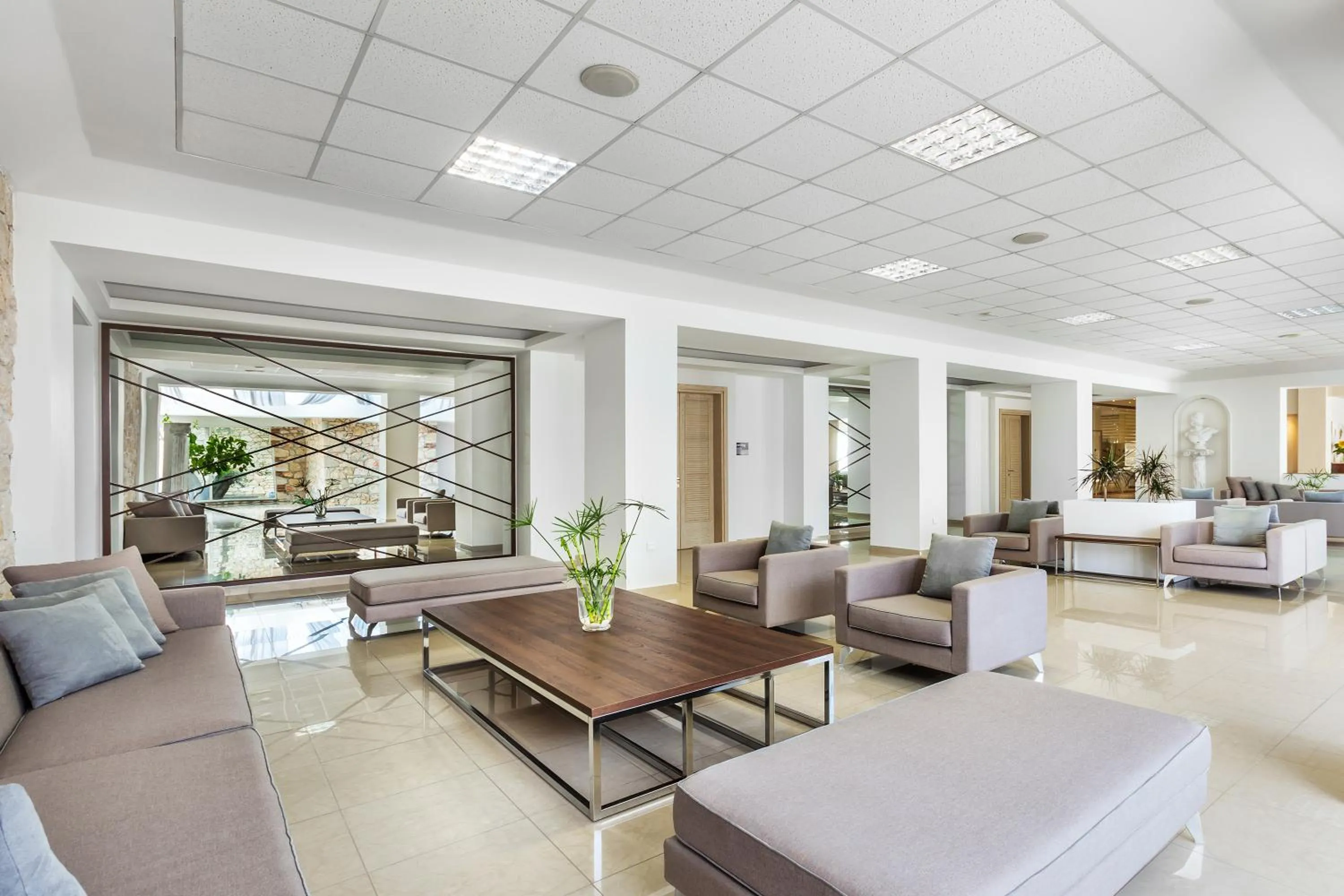 Lobby or reception in Hotel Kriopigi