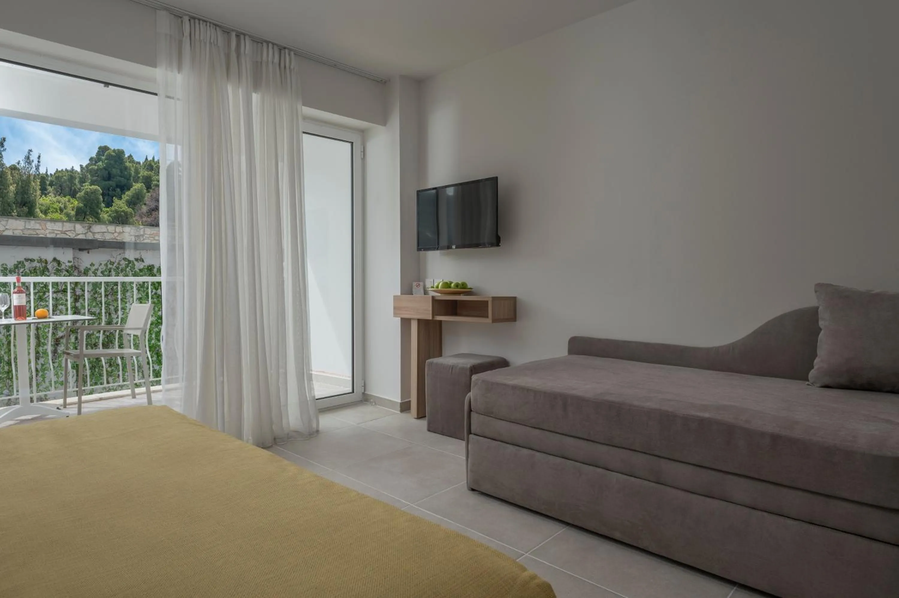 TV and multimedia, Bed in Hotel Kriopigi