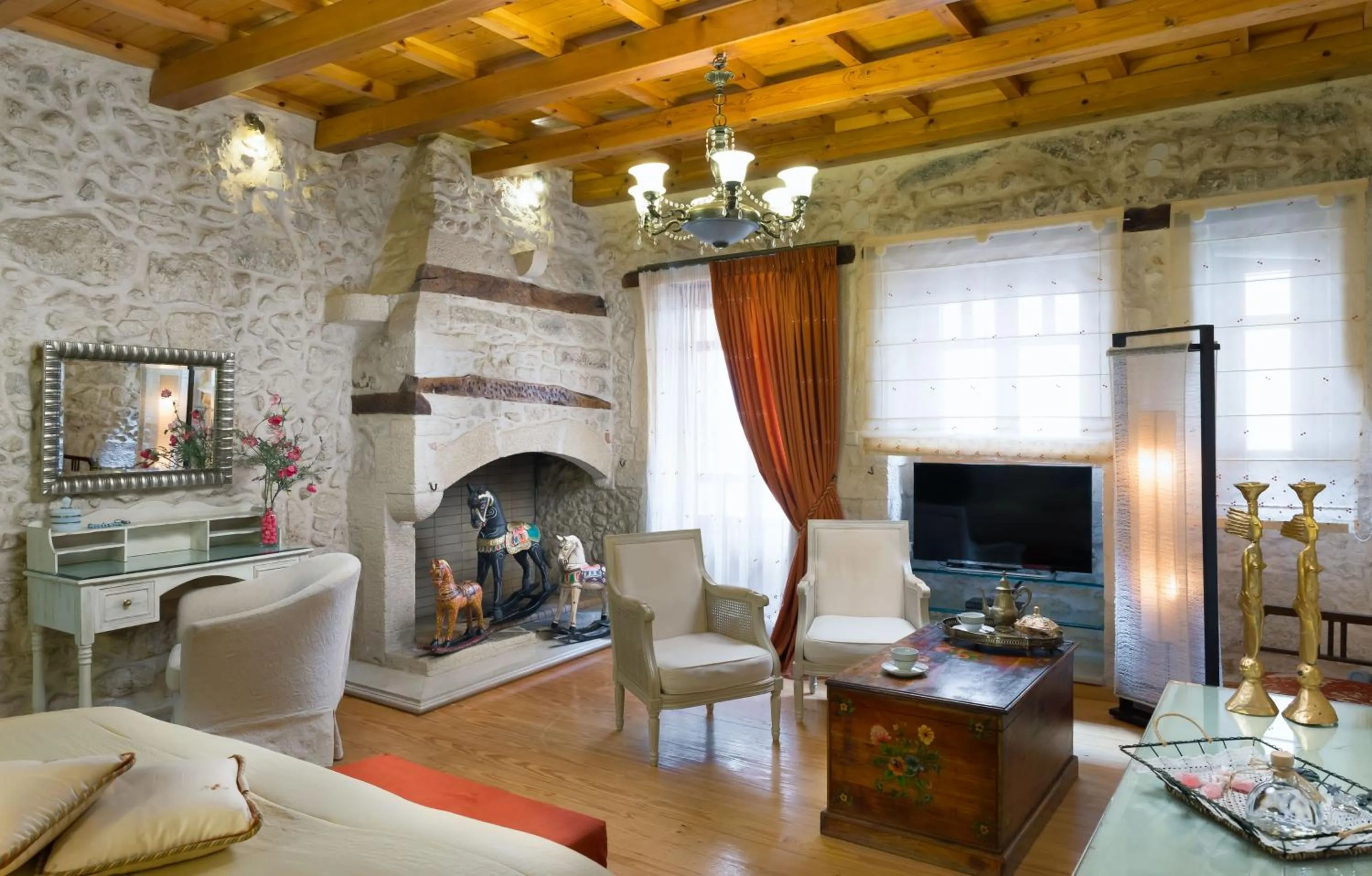 TV and multimedia in Avli Lounge Apartments