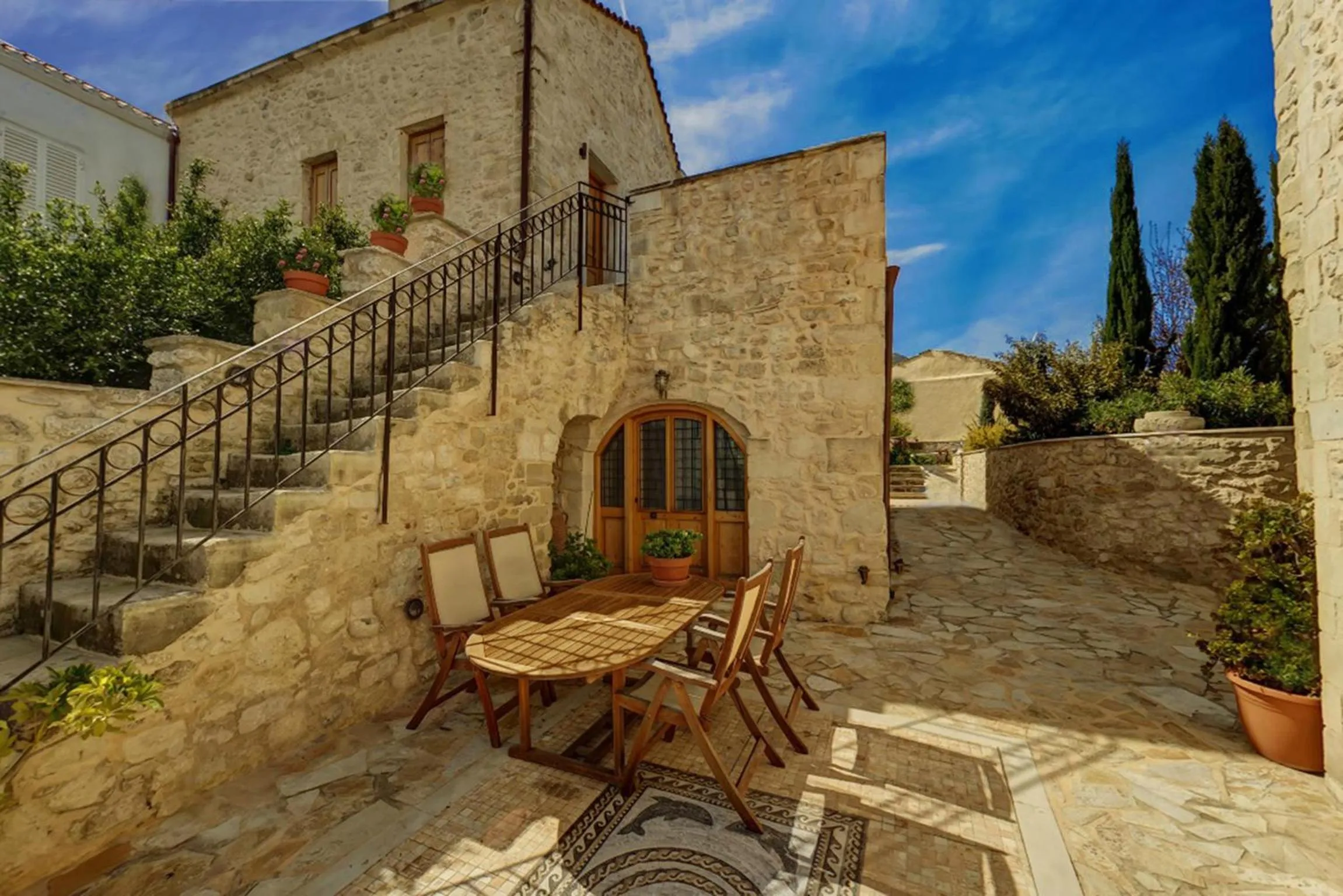 Facade/entrance in Arcus Suites