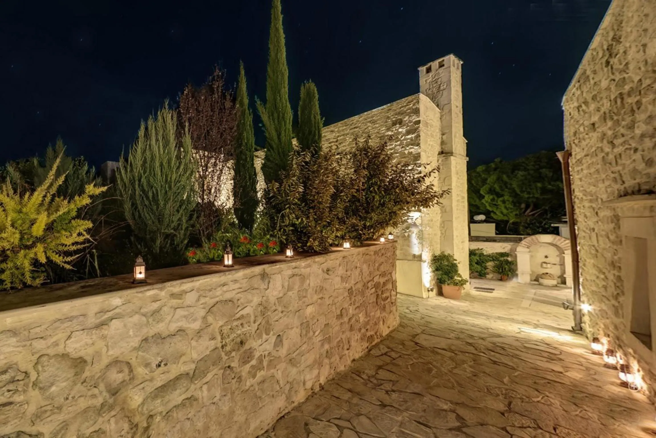 Facade/entrance in Arcus Suites