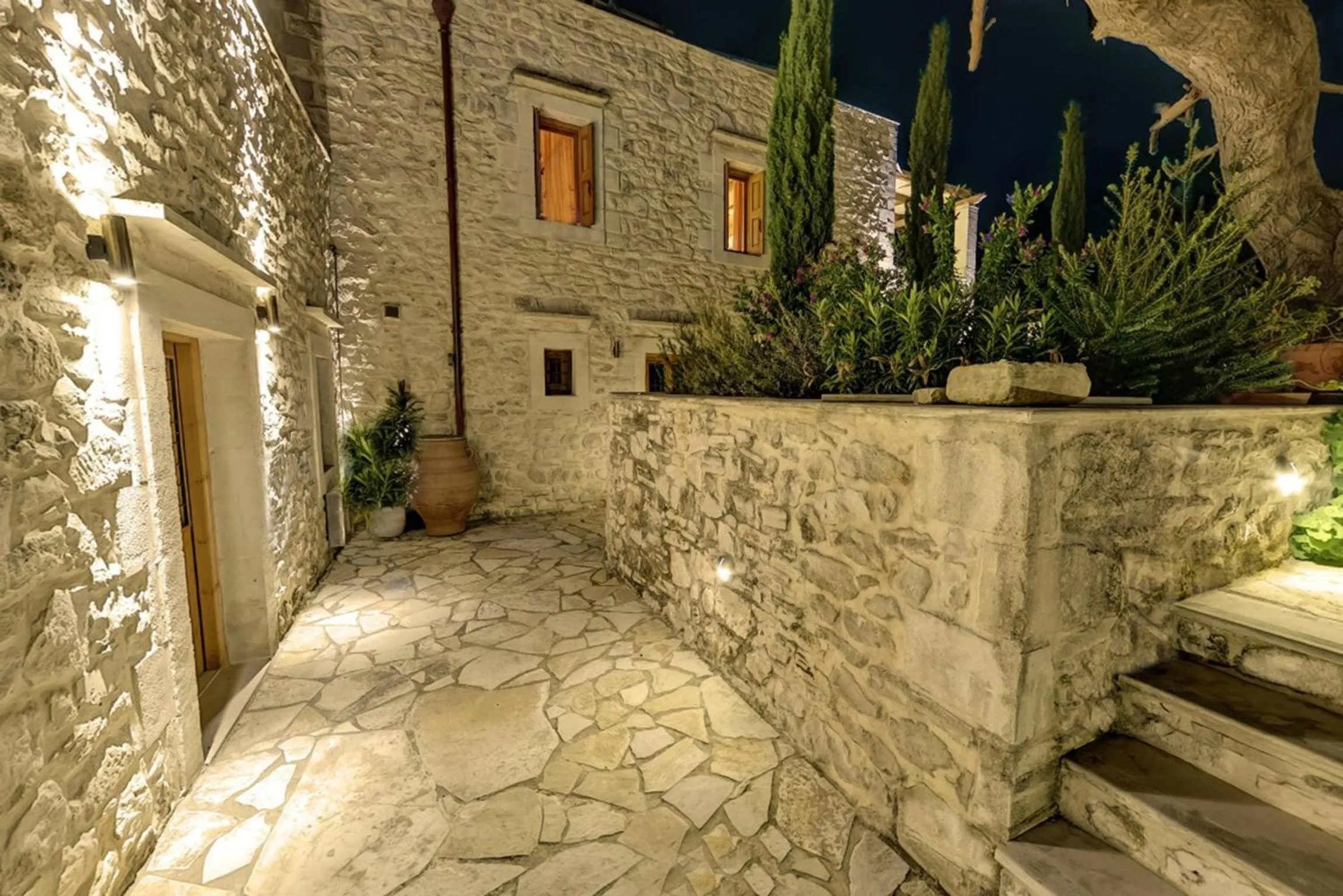 Facade/entrance in Arcus Suites