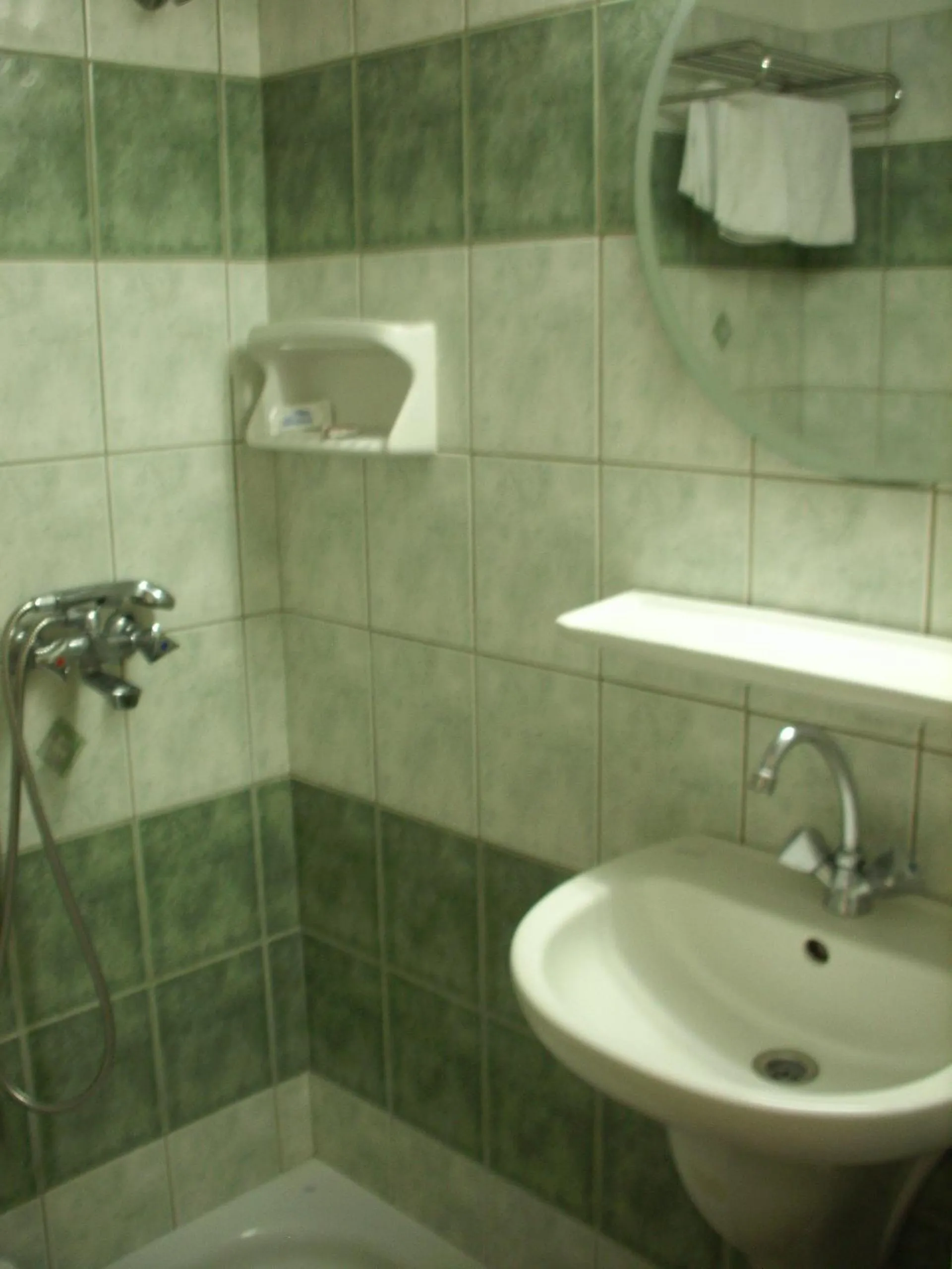 Bathroom in Claridge Hotel