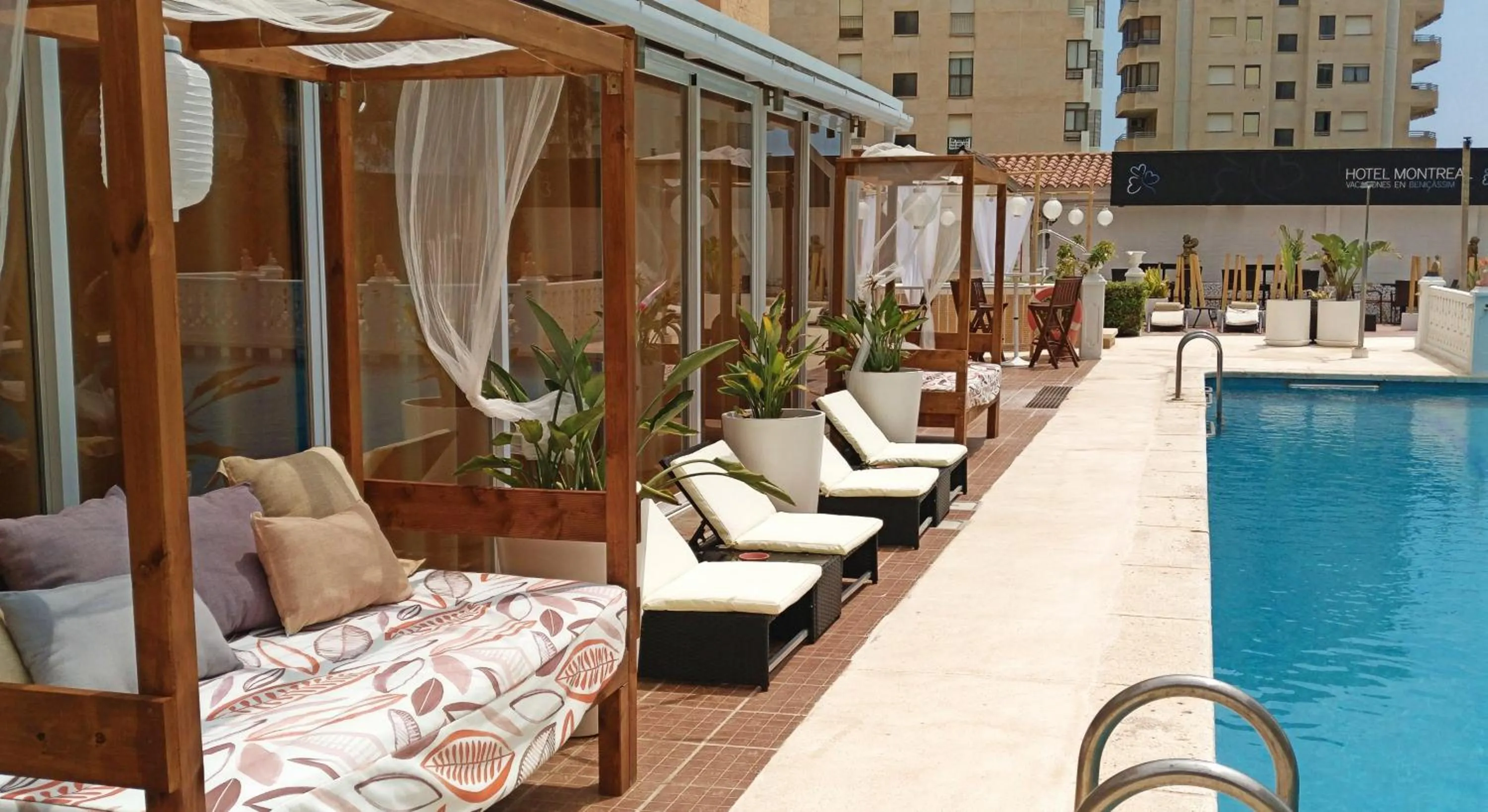 Swimming pool in Montreal