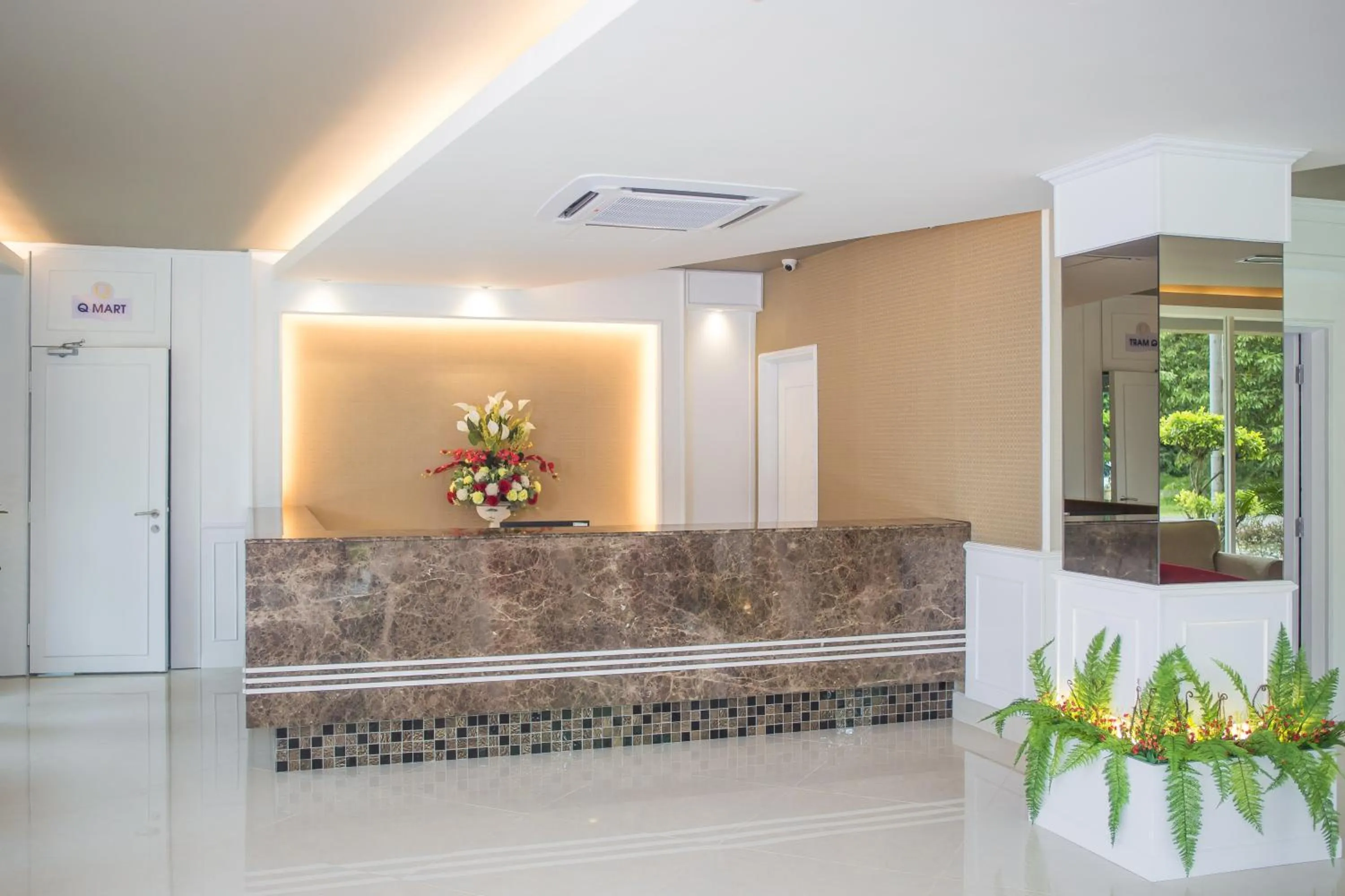 Lobby or reception in Qlassic Hotel