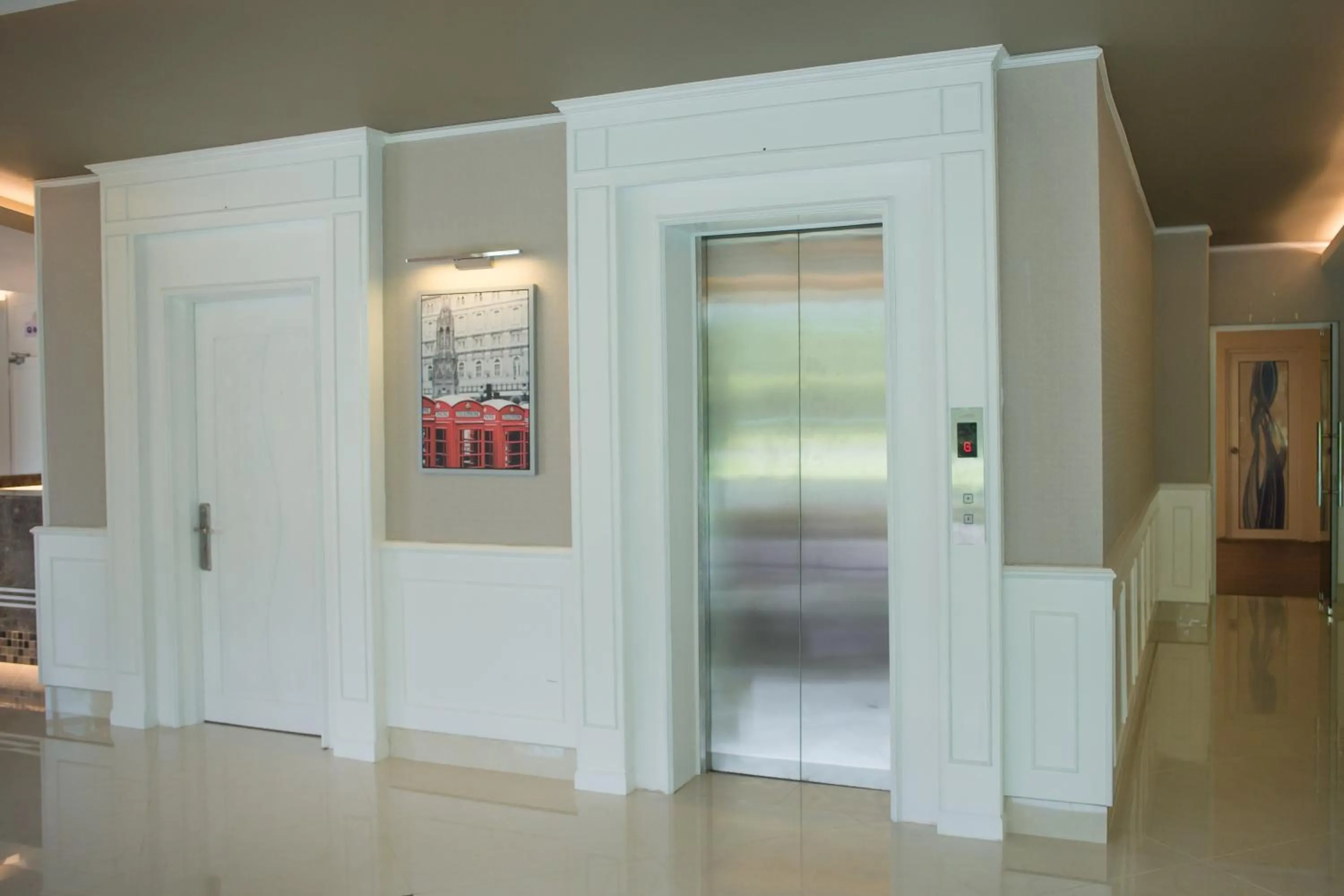 Area and facilities in Qlassic Hotel