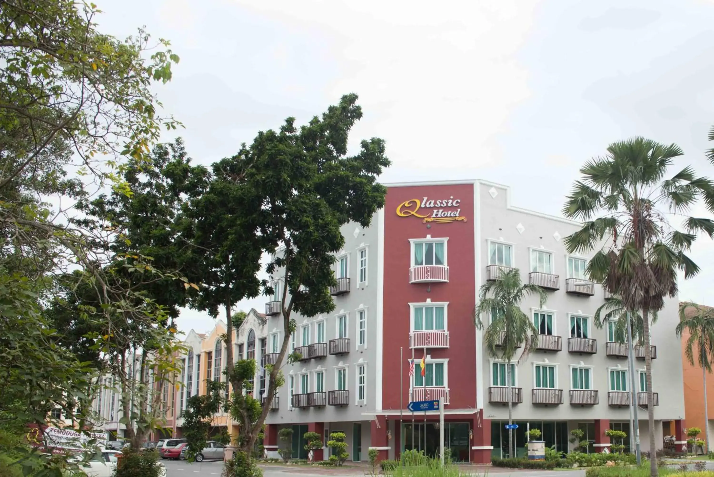 Property building in Qlassic Hotel Property building in Qlassic Hotel