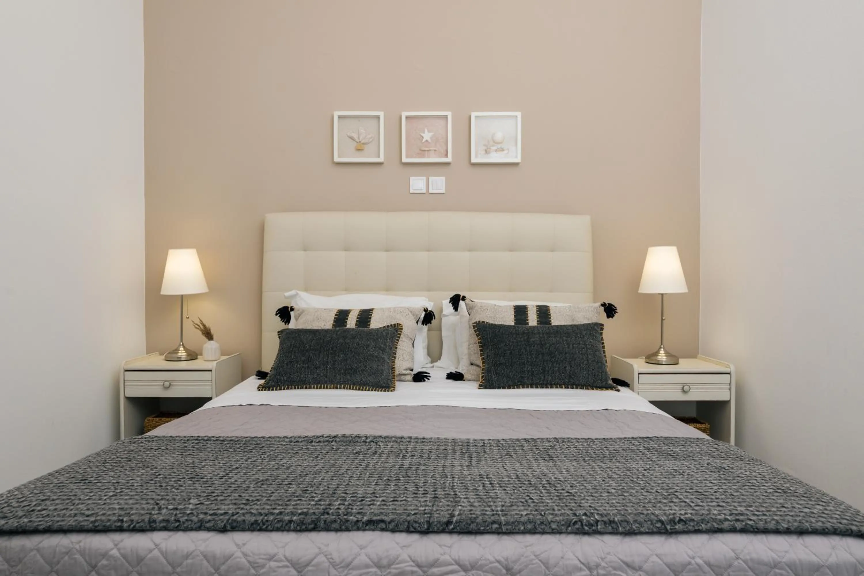 Bedroom, Bed in Scala Apartments