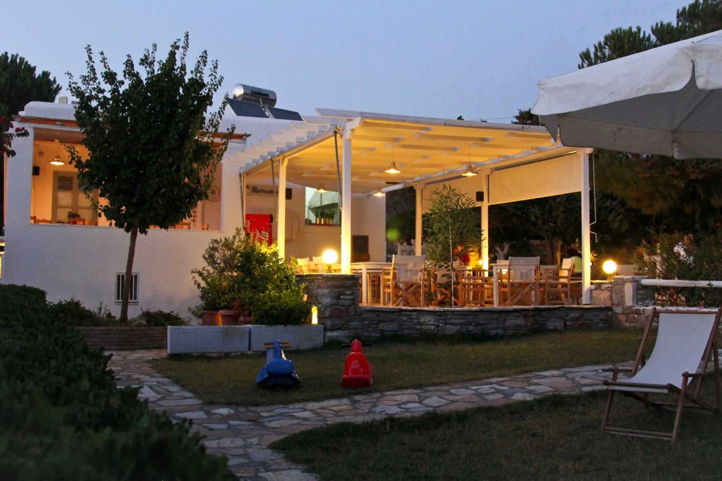 Restaurant/places to eat in Scala Apartments