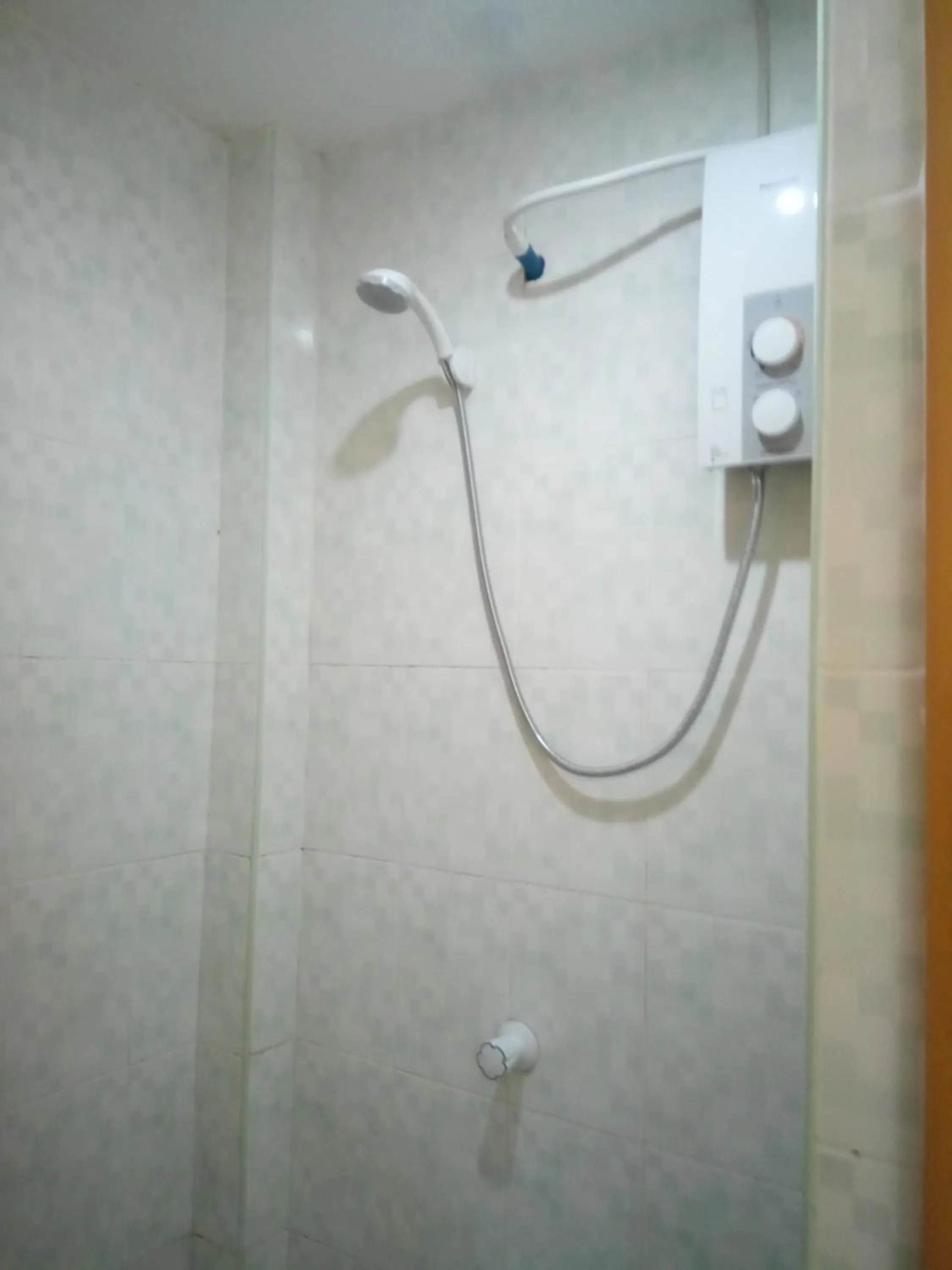 Shower in SUNSHINE PARADISE Inn