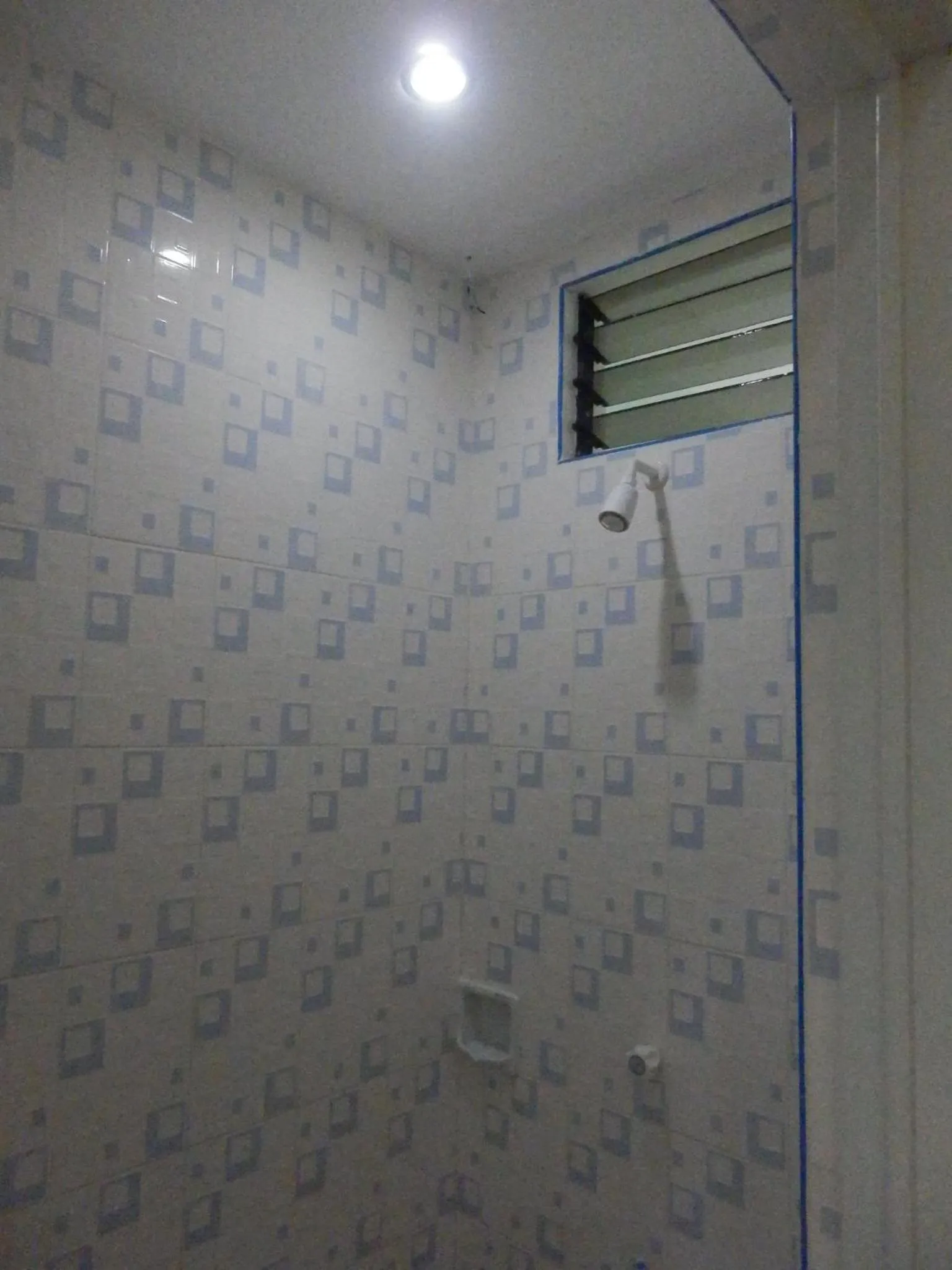 Shower in SUNSHINE PARADISE Inn