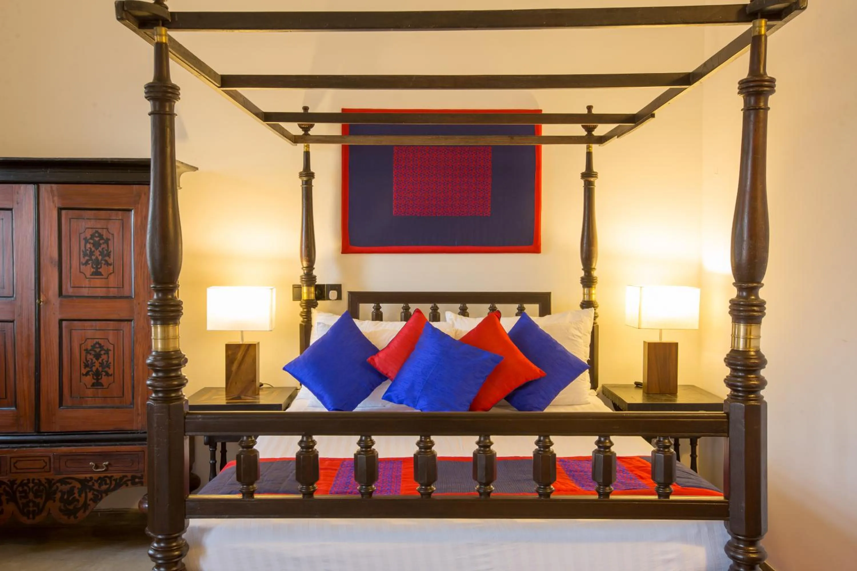 Photo of the whole room in Sunrise Boutique